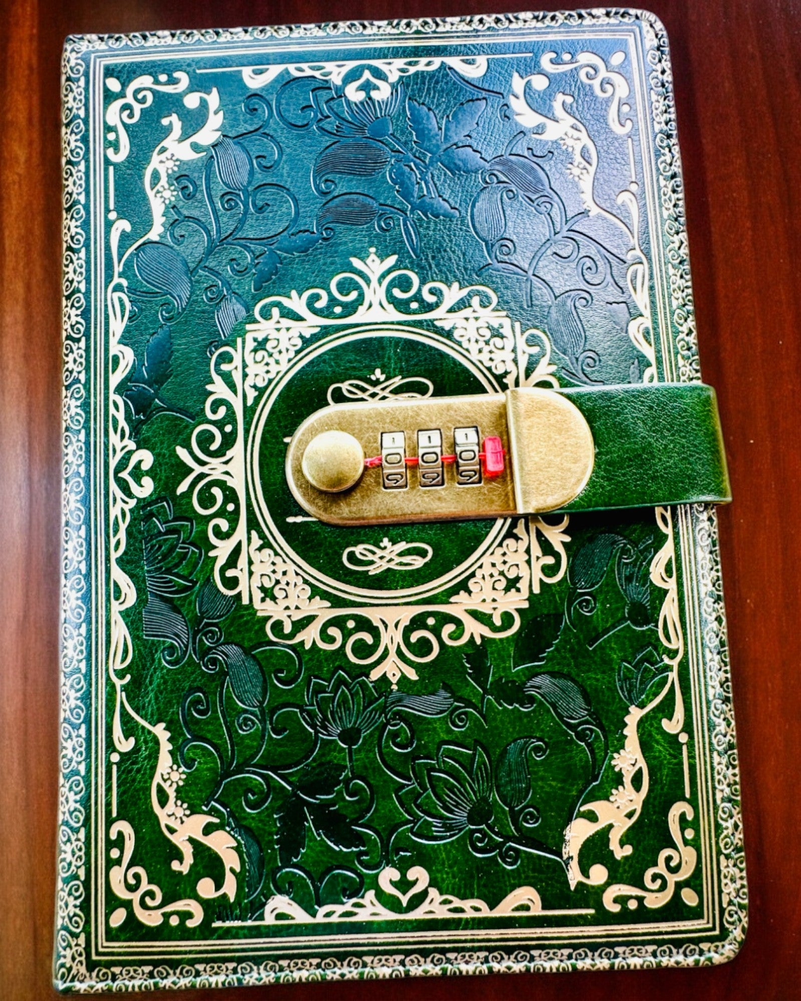 Exclusivo Cuaderno de Cuero "Sekretnik" A5 con Cerradura de Combinación - personalización con grabado