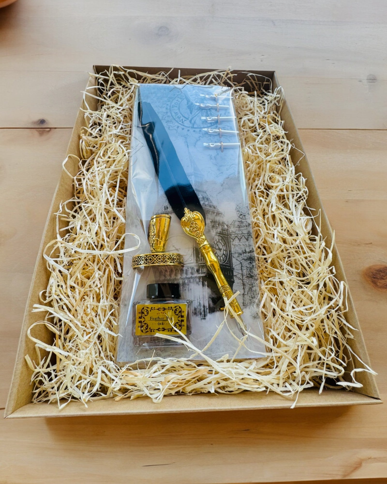 Pluma de Ganso Elegante con Conjunto de Accesorios - Royal Quill, posibilidad de personalización con grabado