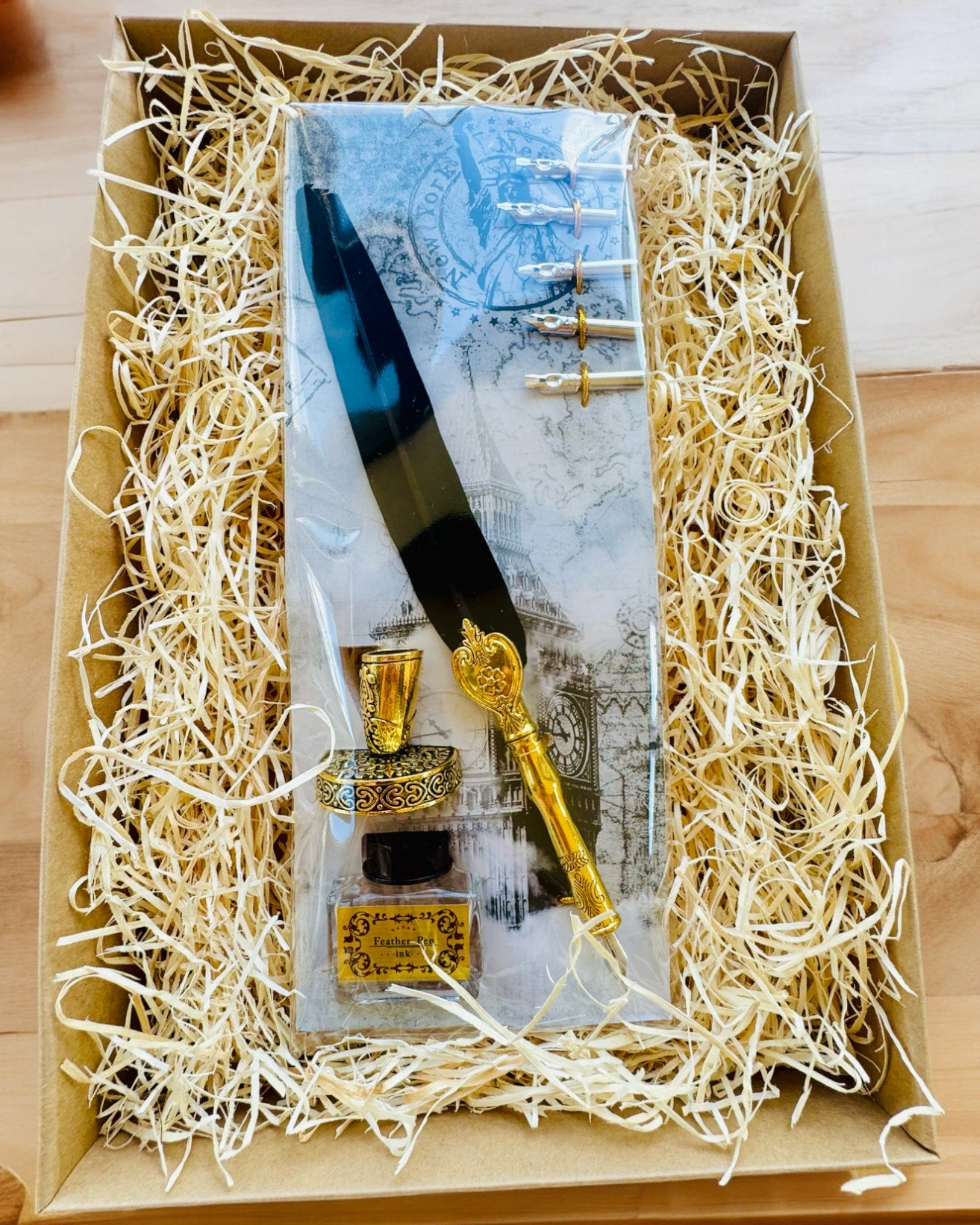 Pluma de Ganso Elegante con Conjunto de Accesorios - Royal Quill, posibilidad de personalización con grabado