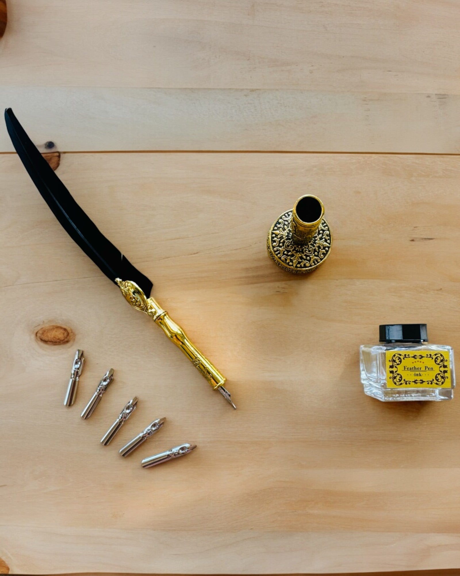 Pluma de Ganso Elegante con Conjunto de Accesorios - Royal Quill, posibilidad de personalización con grabado