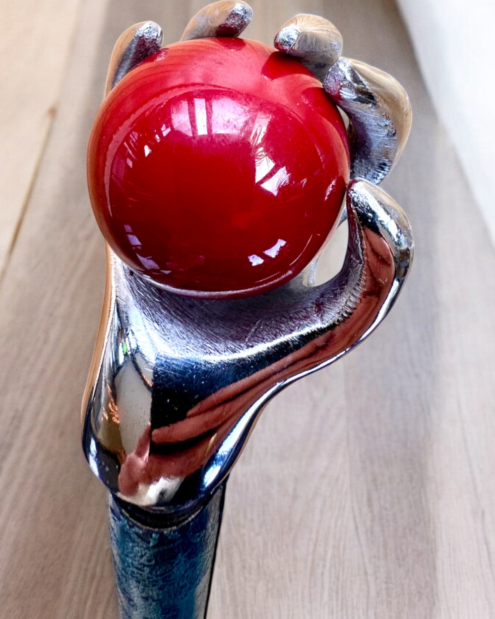 Bastón para caminar "Królewska Dłoń" – hecho a mano con cuero natural, posibilidad de personalización con grabado