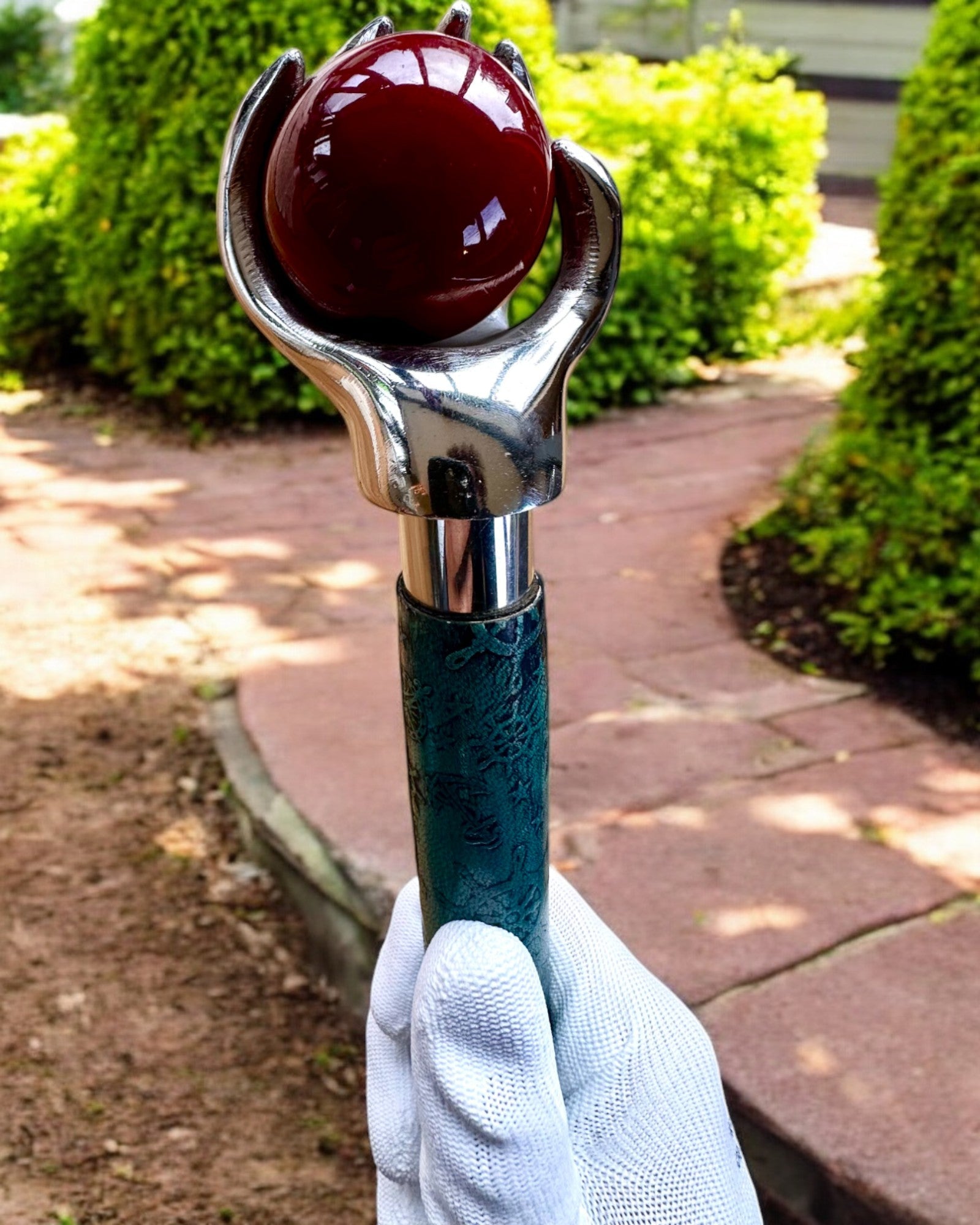 Bastón para caminar "Królewska Dłoń" – hecho a mano con cuero natural, posibilidad de personalización con grabado