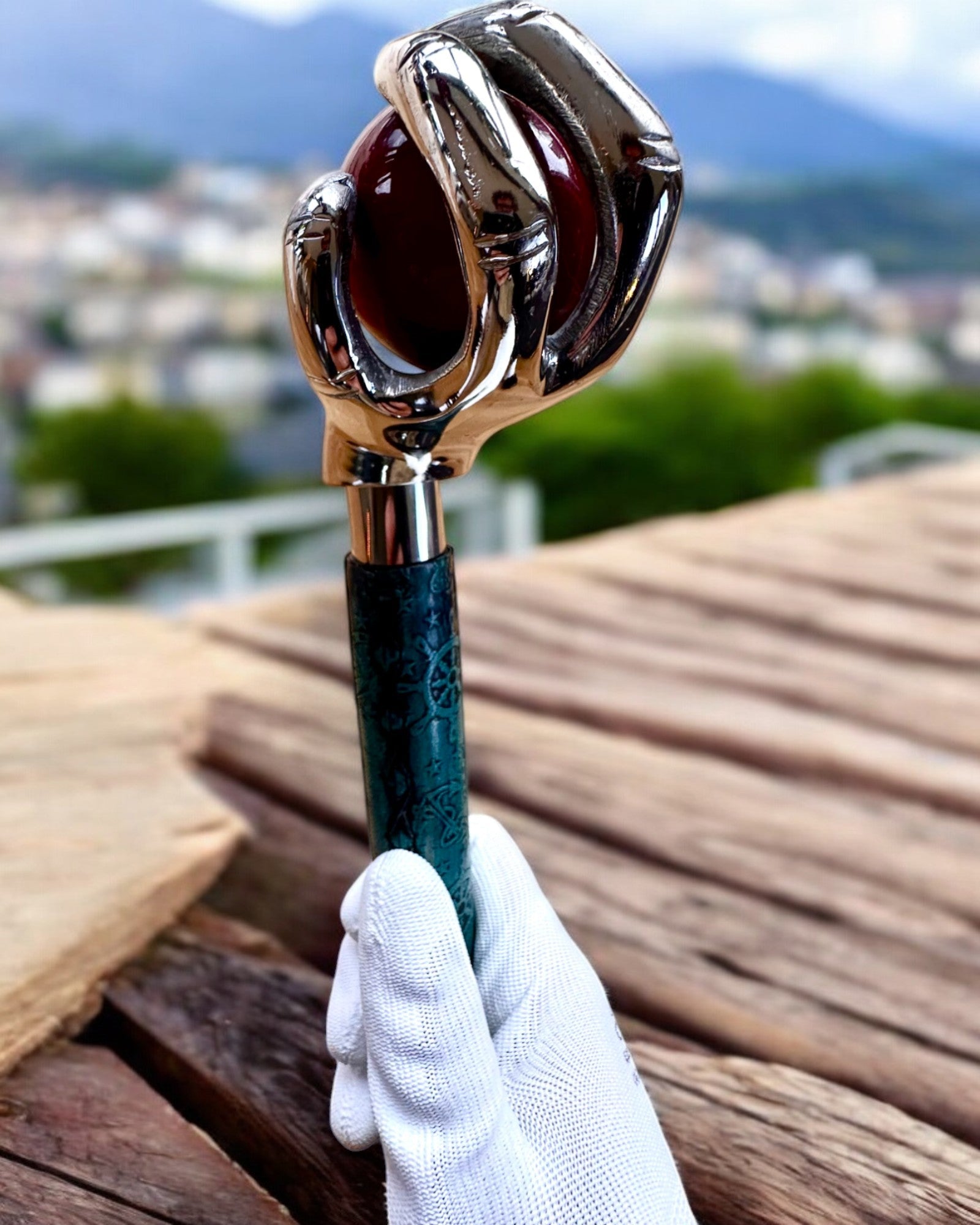 Bastón para caminar "Królewska Dłoń" – hecho a mano con cuero natural, posibilidad de personalización con grabado