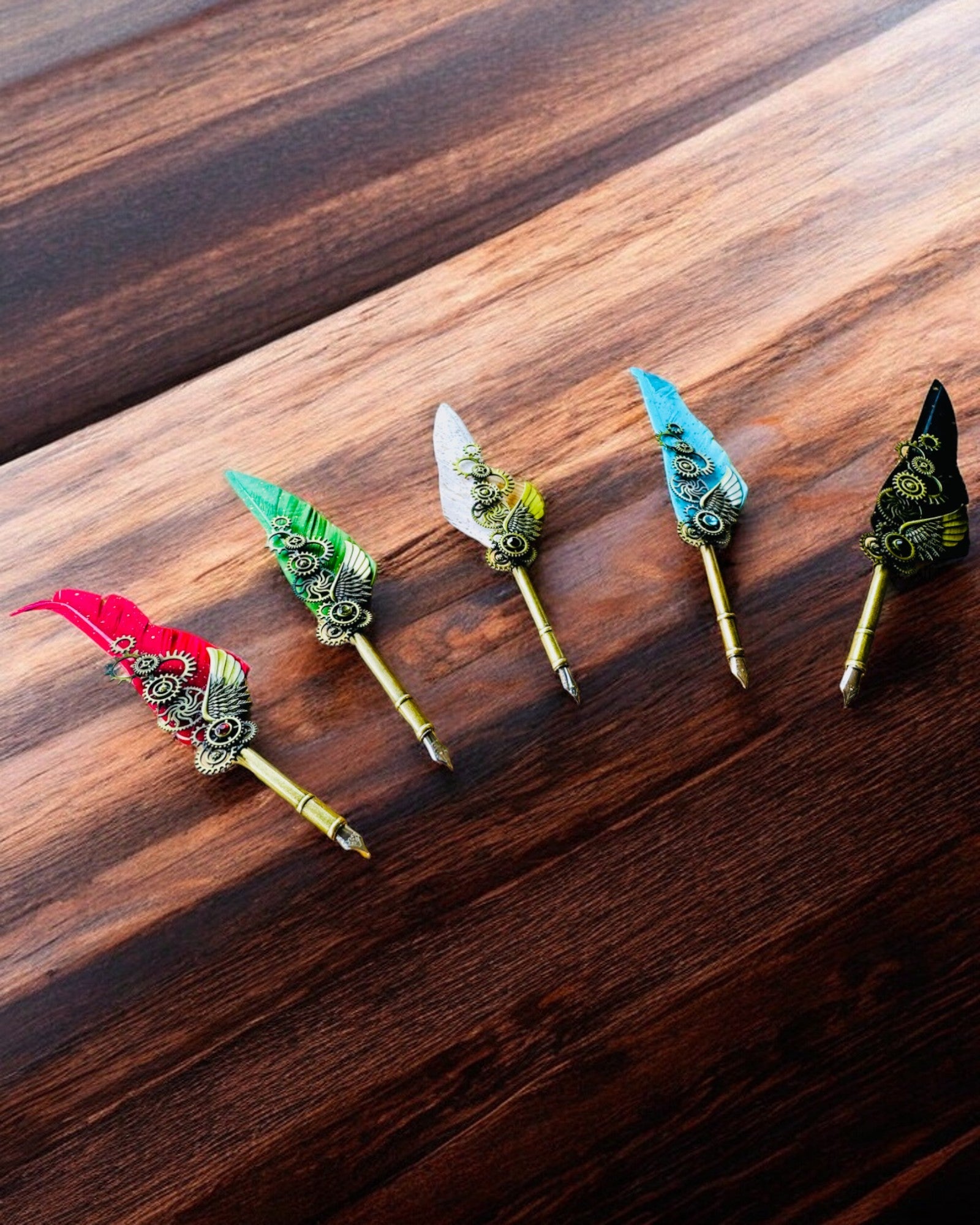 Pluma Caligráfica "Elegancia Steampunk" con Pluma de Pavo - Hecho a Mano 5 variantes a elegir, personalización con grabado para regalo