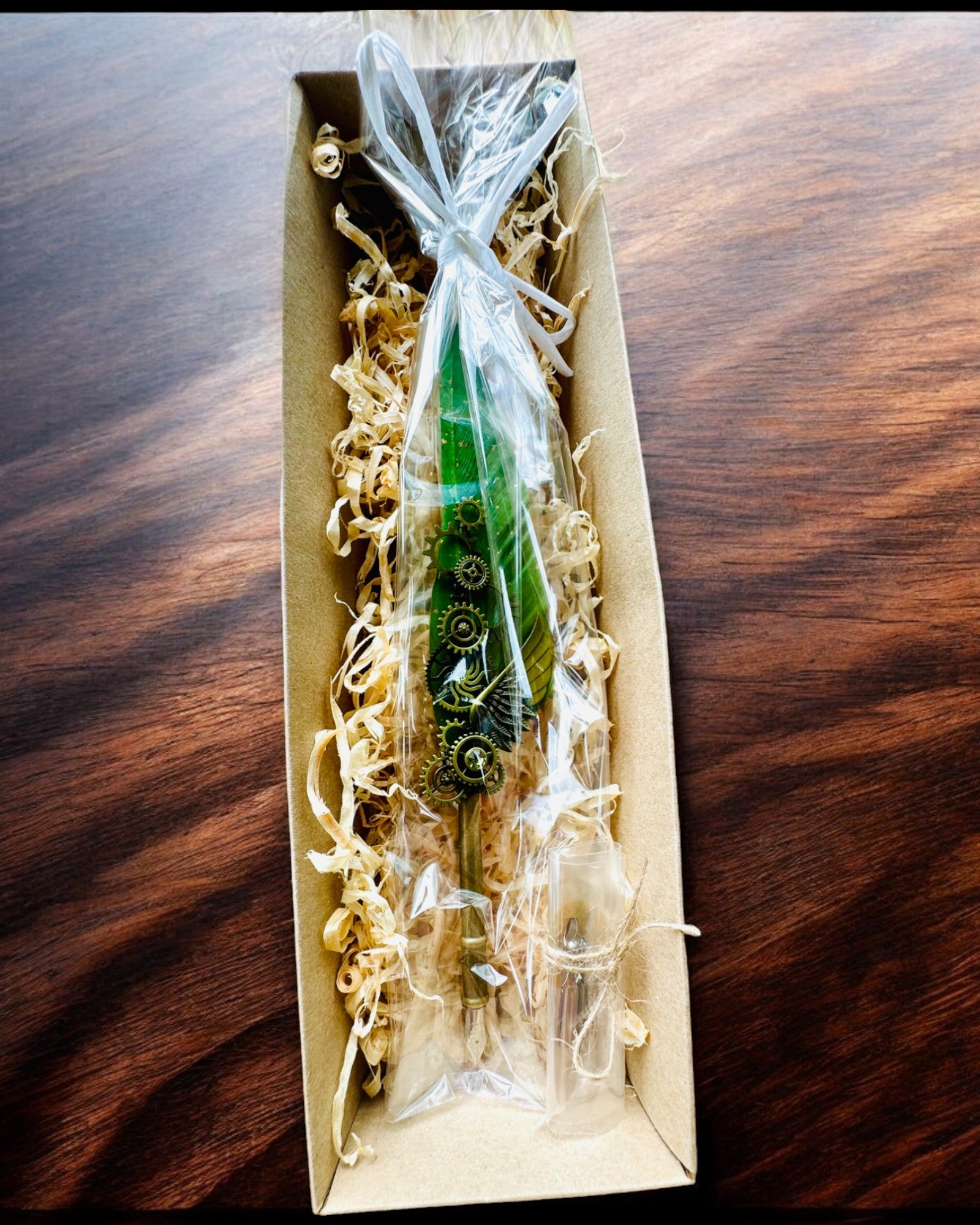 Pluma Caligráfica "Elegancia Steampunk" con Pluma de Pavo - Hecho a Mano 5 variantes a elegir, personalización con grabado para regalo