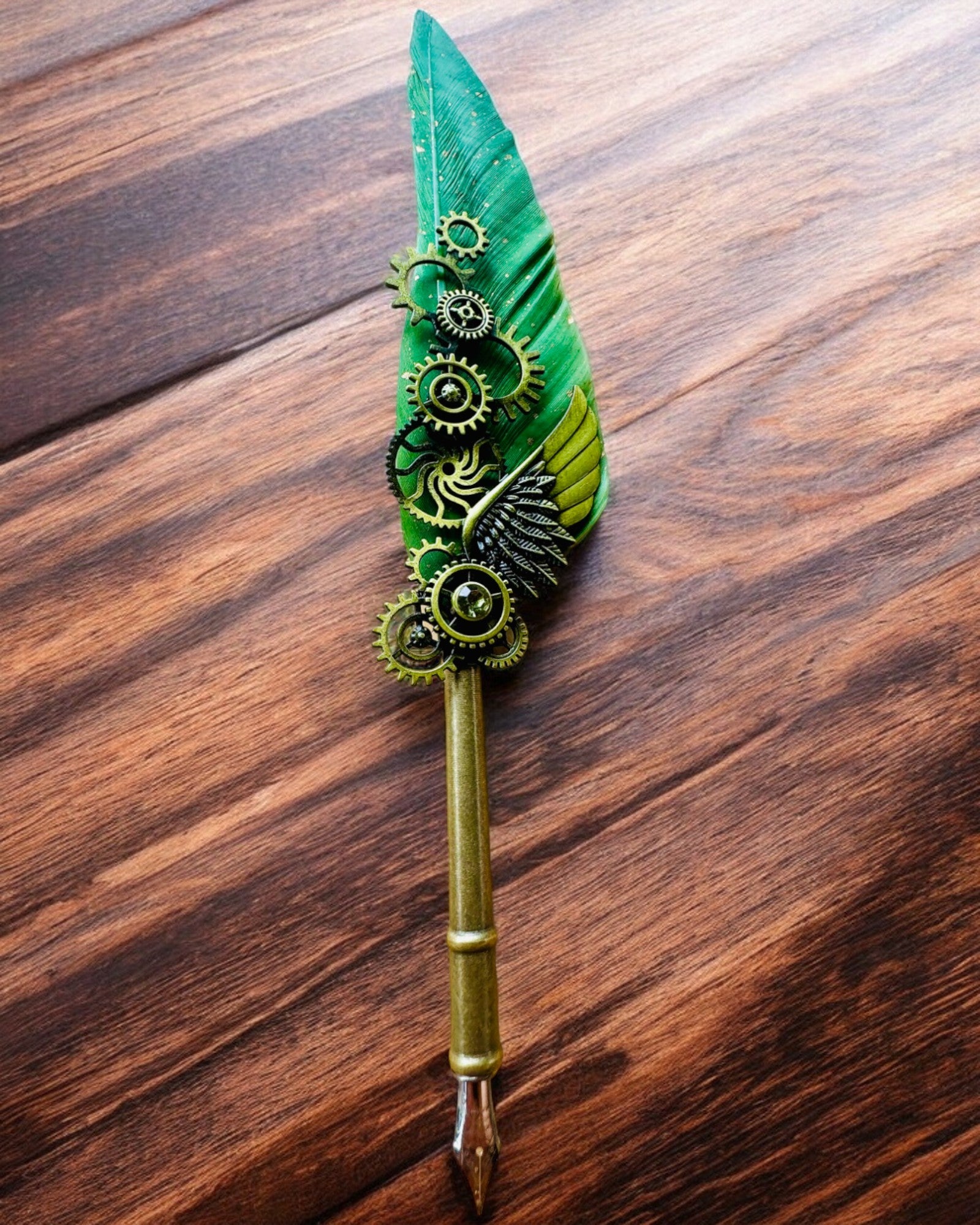 Pluma Caligráfica "Elegancia Steampunk" con Pluma de Pavo - Hecho a Mano 5 variantes a elegir, personalización con grabado para regalo