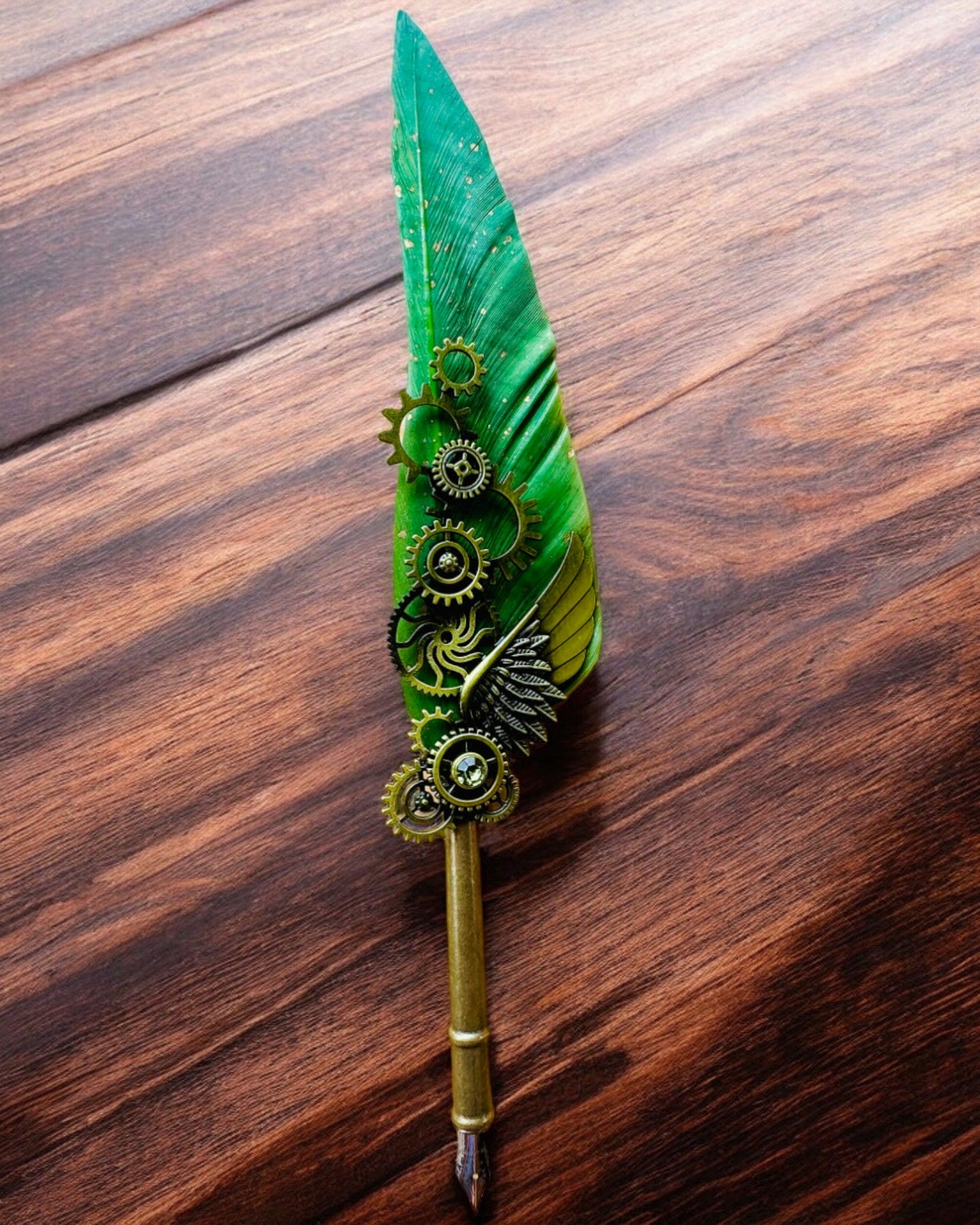 Pluma Caligráfica "Elegancia Steampunk" con Pluma de Pavo - Hecho a Mano 5 variantes a elegir, personalización con grabado para regalo
