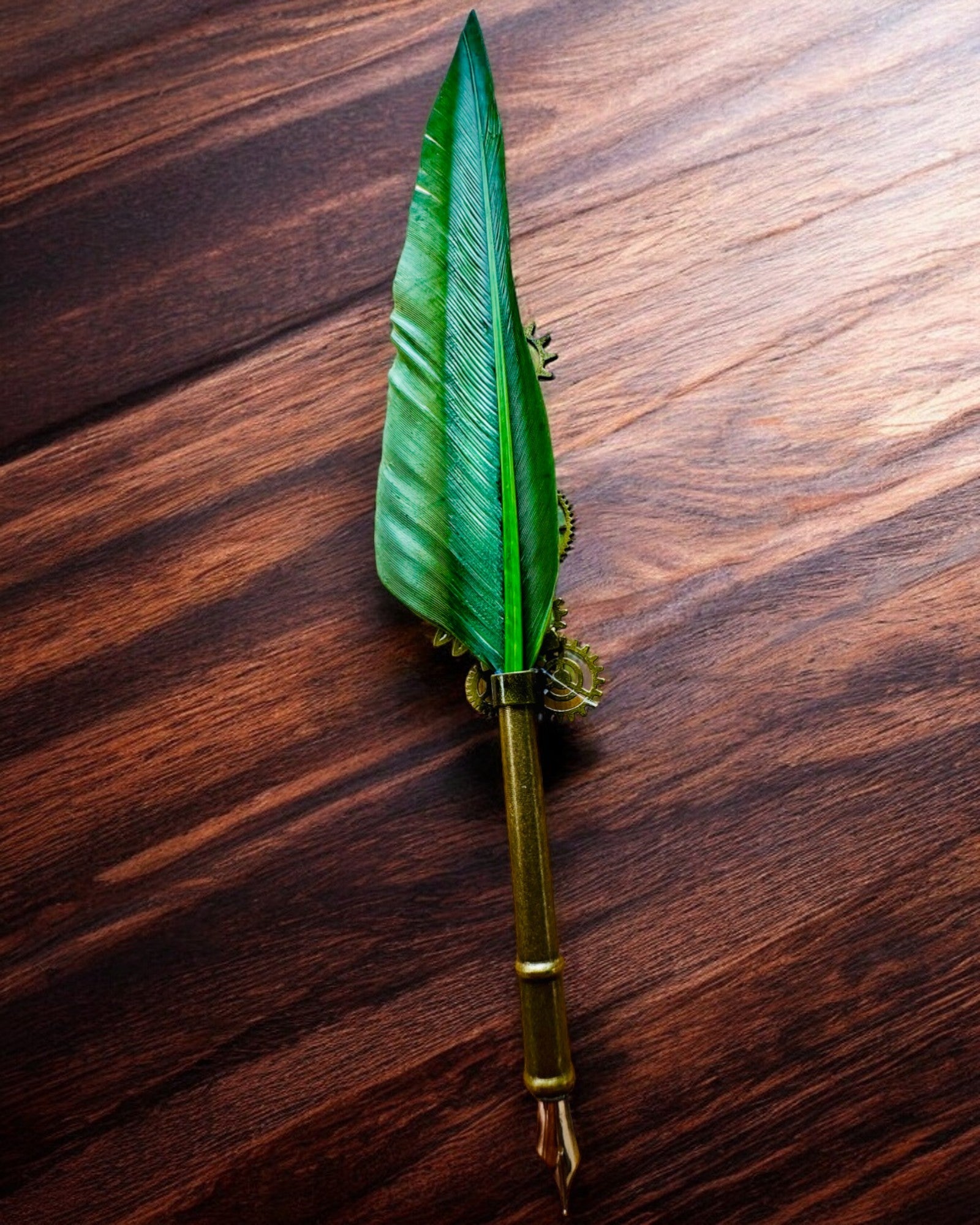 Pluma Caligráfica "Elegancia Steampunk" con Pluma de Pavo - Hecho a Mano 5 variantes a elegir, personalización con grabado para regalo