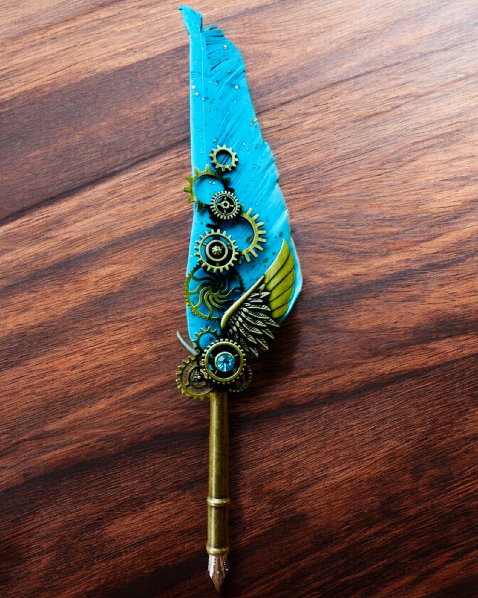 Pluma Caligráfica "Elegancia Steampunk" con Pluma de Pavo - Hecho a Mano 5 variantes a elegir, personalización con grabado para regalo