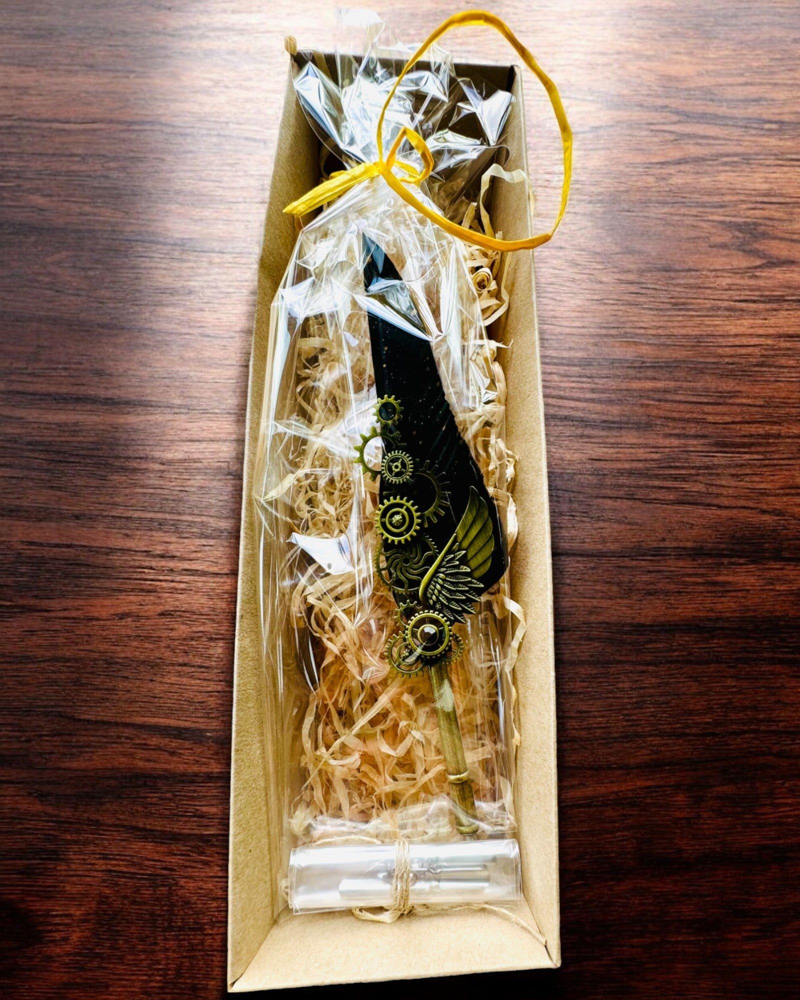 Pluma Caligráfica "Elegancia Steampunk" con Pluma de Pavo - Hecho a Mano 5 variantes a elegir, personalización con grabado para regalo