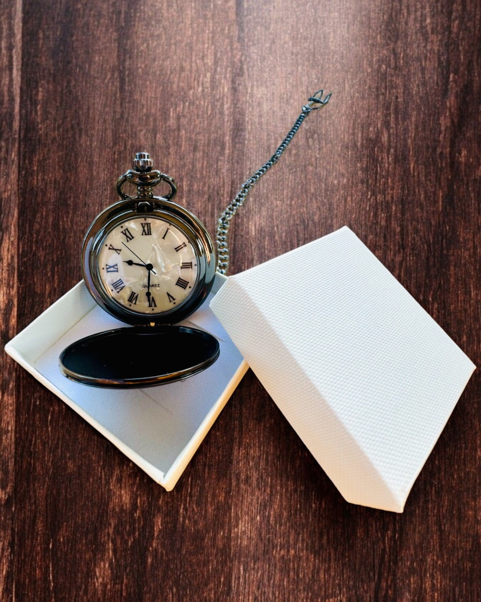 Reloj de Bolsillo Clásico con Números Romanos y Cadena, Cuarzo, Brillo Negro - color negro