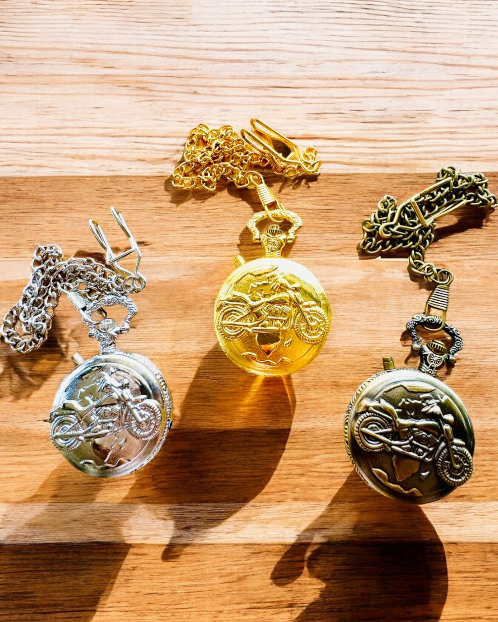 Reloj de Bolsillo "Motocyklowy Elegancik 2" – Grabado para regalo, 3 variantes de color