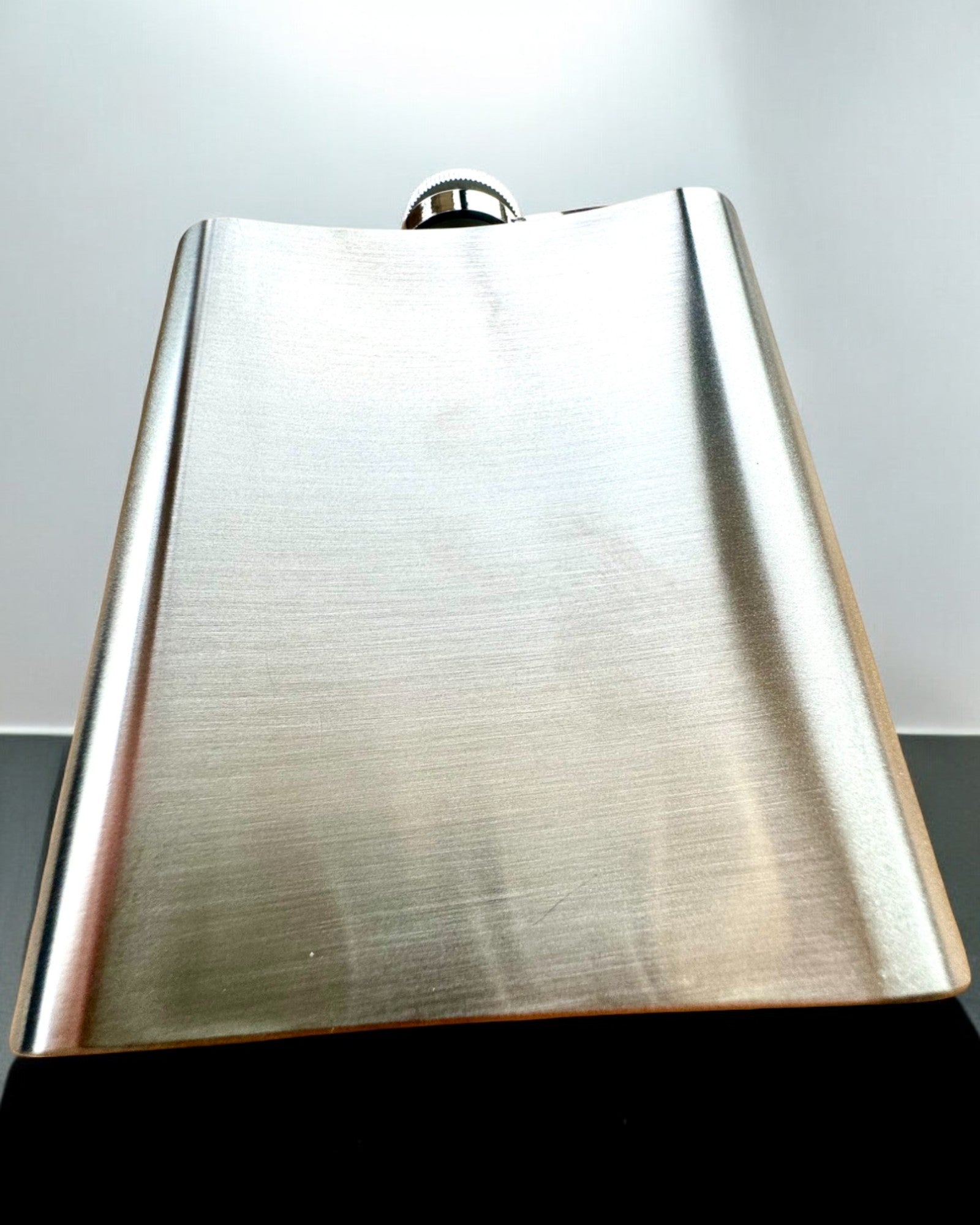 Bizon Flask – Petaca Estilizada con Motivo de Bisonte - posibilidad de personalización con grabado para regalo