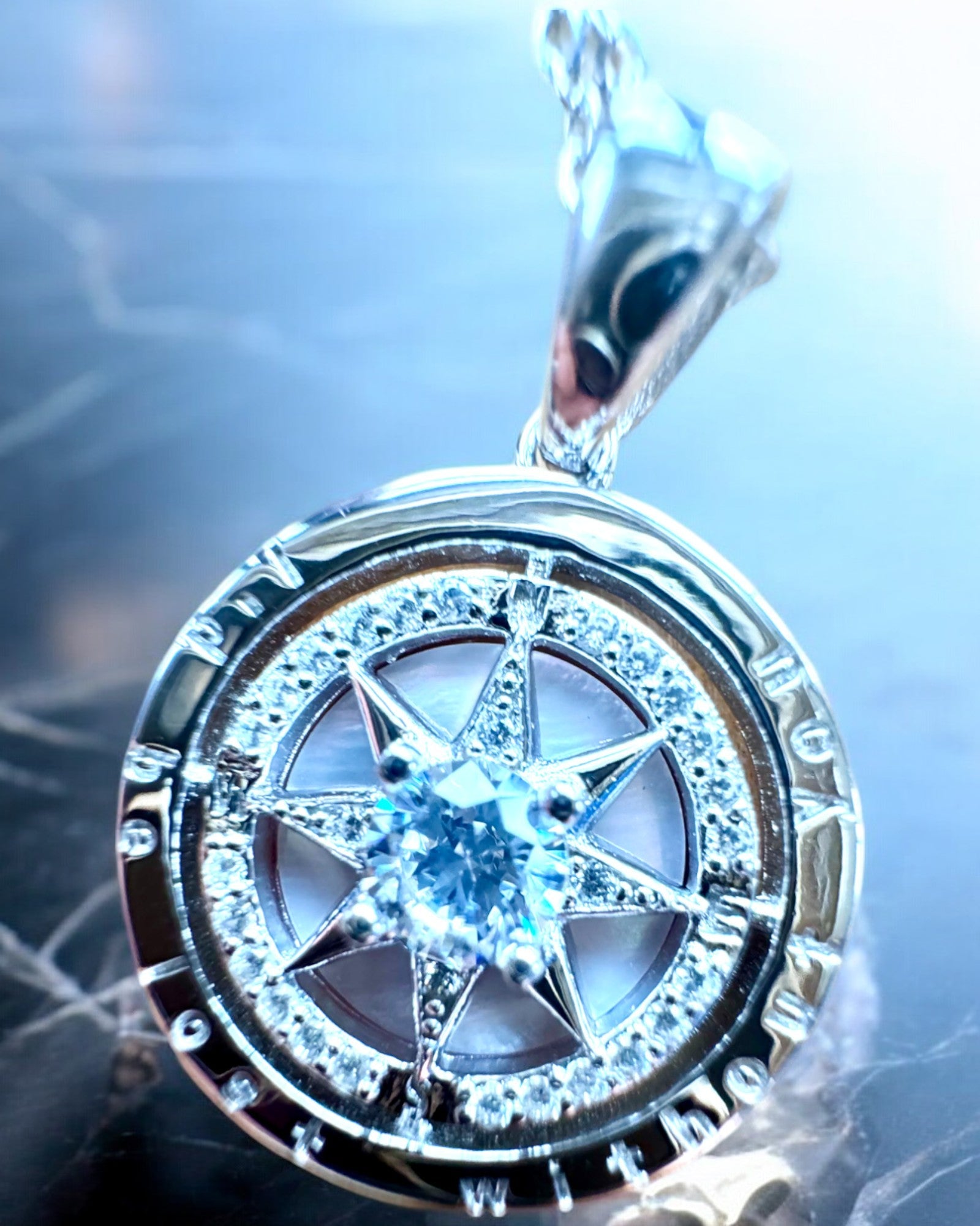 Collar de Brújula "Dirección Estelar", posibilidad de personalización con grabado, 2 variantes de color a elegir