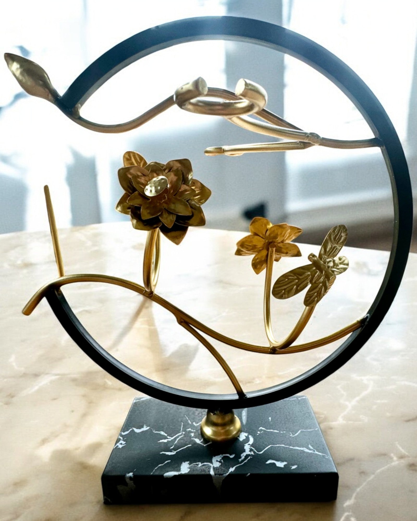 Soporte "Elegancki Owad" - para botella de vino y copas, altura 33 cm, posibilidad de personalización con grabado para regalo