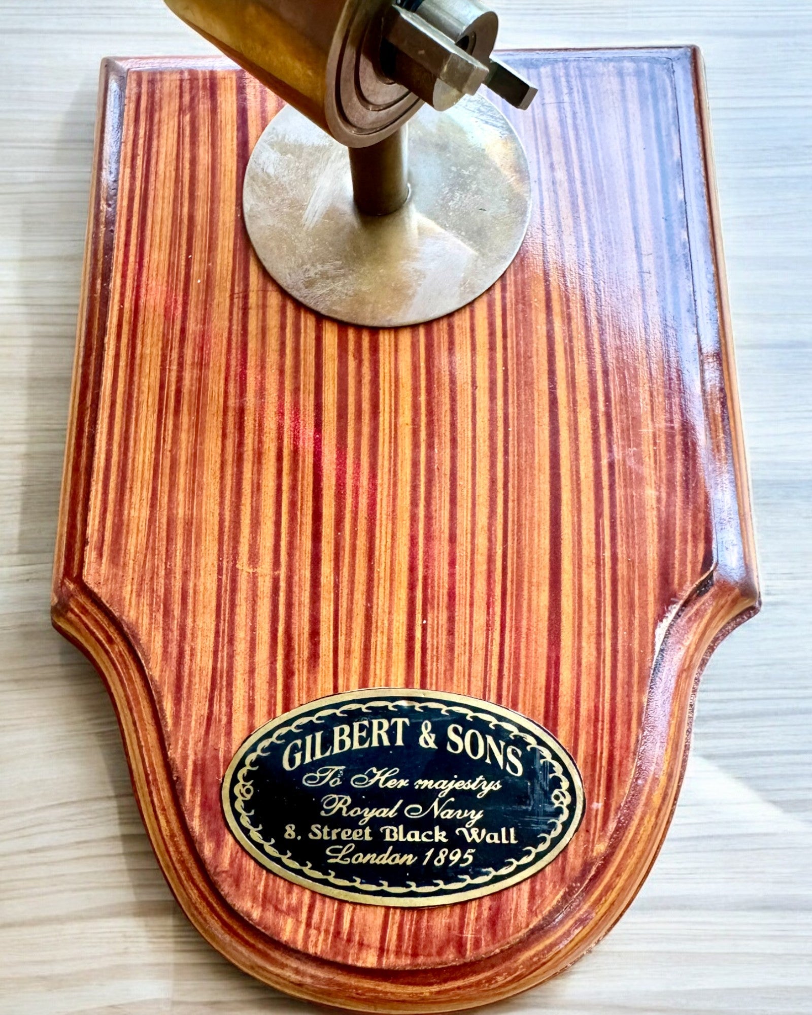 Lupa artesanal "Royal Magnifier" con base y soporte ajustable - posibilidad de personalización con grabado para regalo