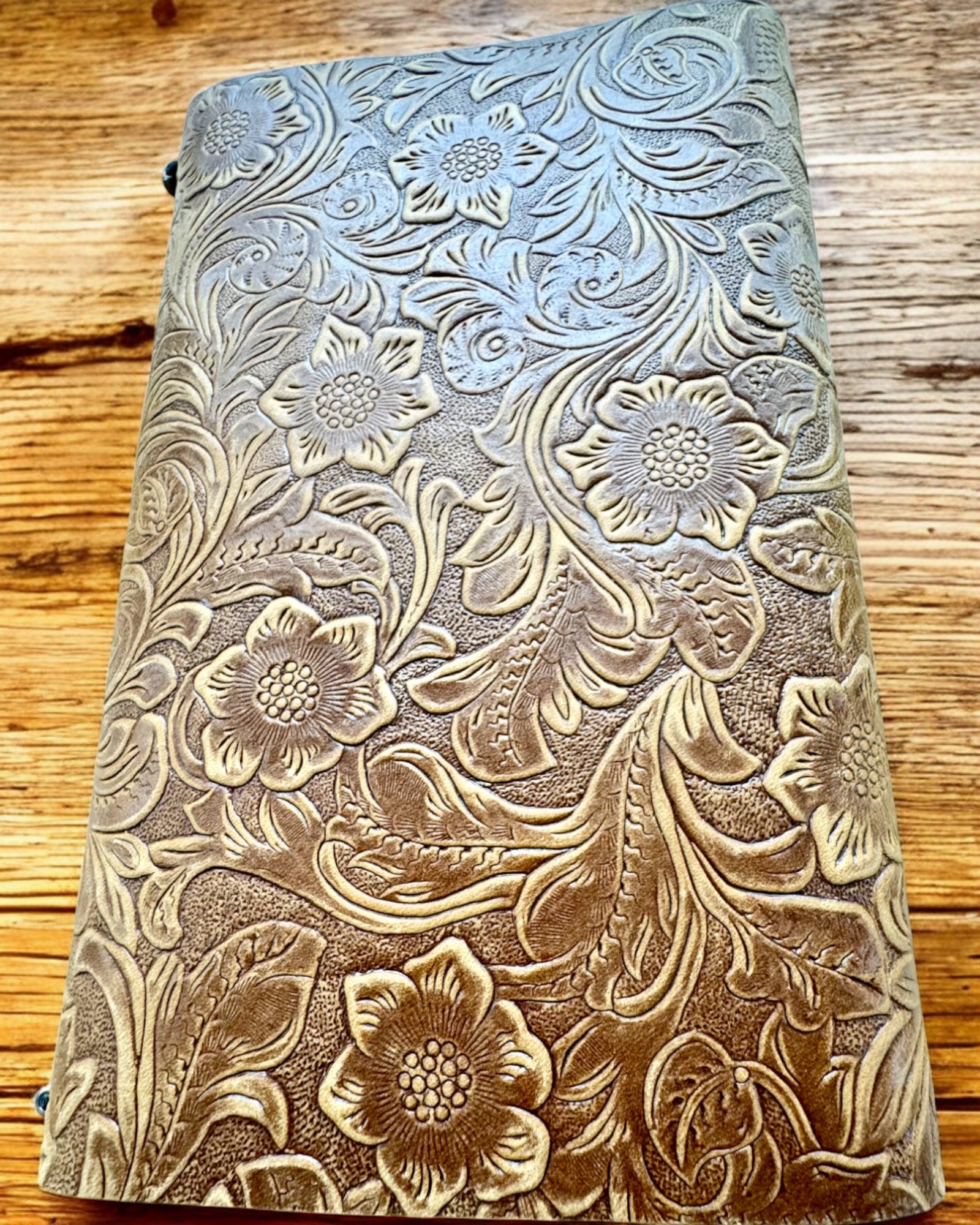 Cuaderno Retro de Lujo con Cubierta de Cuero - "Vintage Elegance", 480 páginas, posibilidad de personalización con grabado