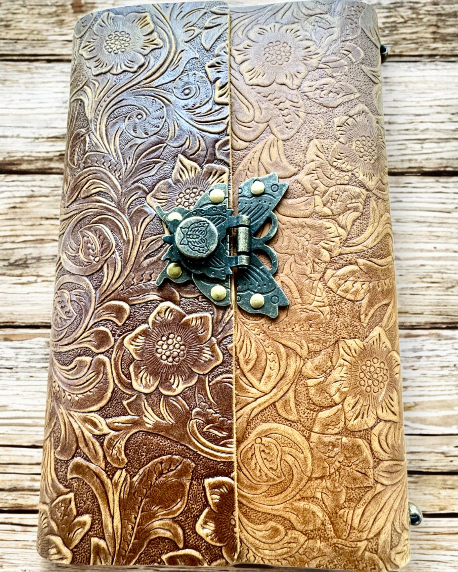 Cuaderno Retro de Lujo con Cubierta de Cuero - "Vintage Elegance", 480 páginas, posibilidad de personalización con grabado