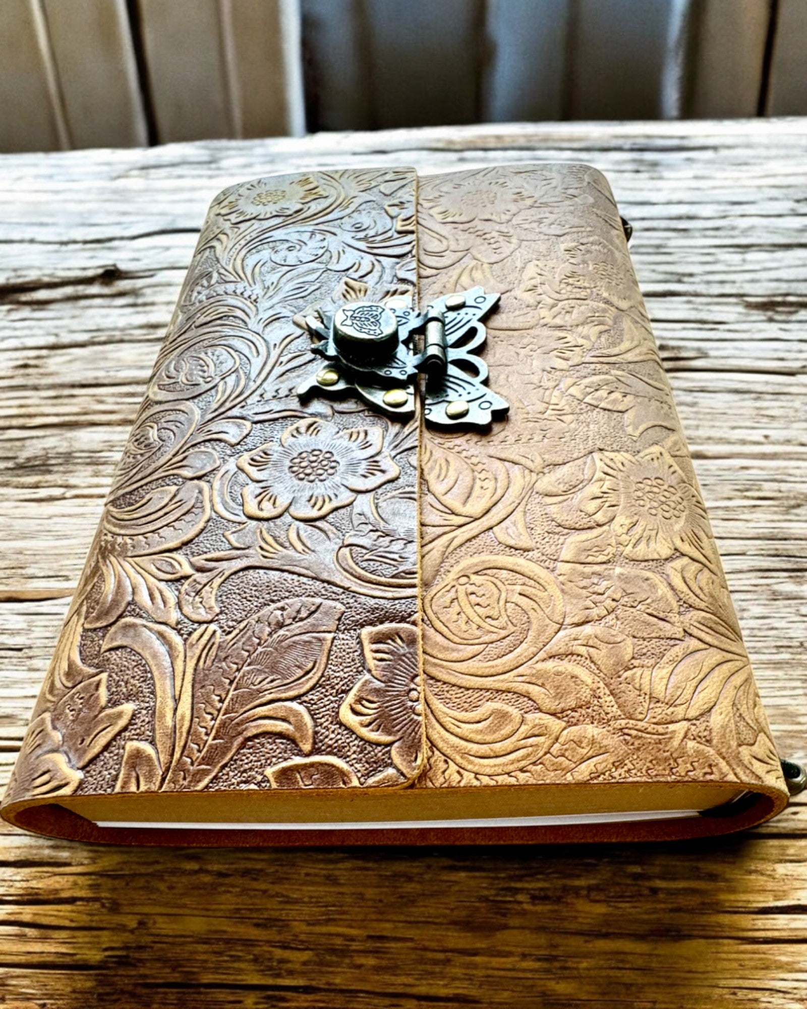 Cuaderno Retro de Lujo con Cubierta de Cuero - "Vintage Elegance", 480 páginas, posibilidad de personalización con grabado