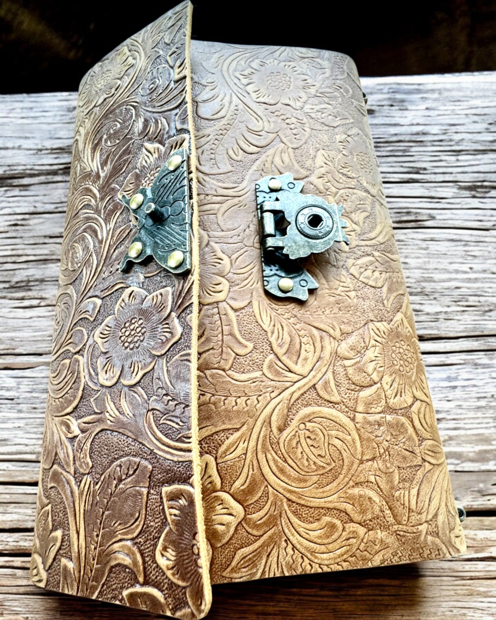 Cuaderno Retro de Lujo con Cubierta de Cuero - "Vintage Elegance", 480 páginas, posibilidad de personalización con grabado