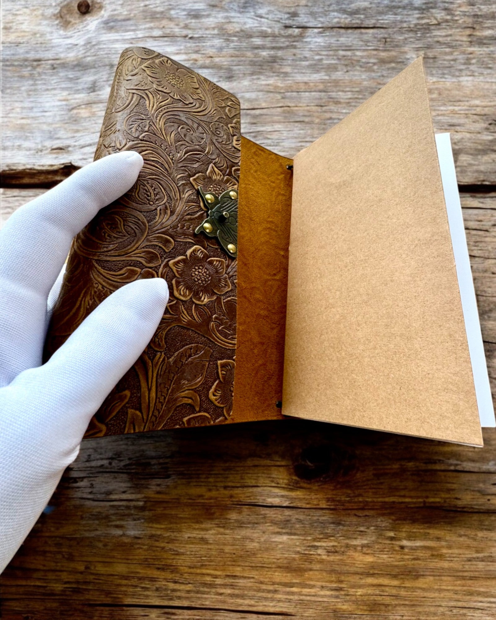 Cuaderno Retro de Lujo con Cubierta de Cuero - "Vintage Elegance", 480 páginas, posibilidad de personalización con grabado