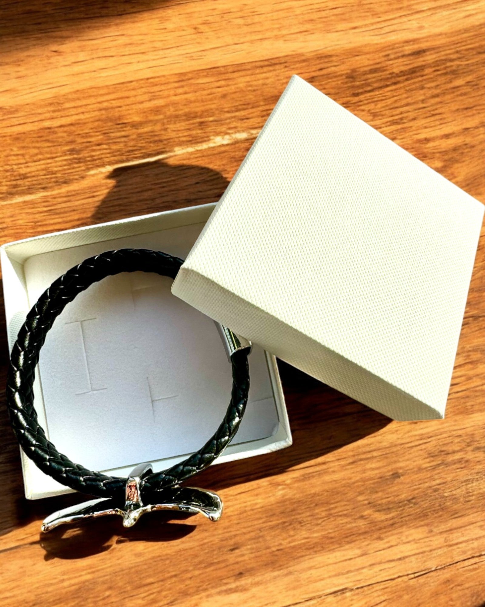 Pulsera Masculina "SkyRider" – Estilo de Cuero con Carácter - posibilidad de personalización con grabado