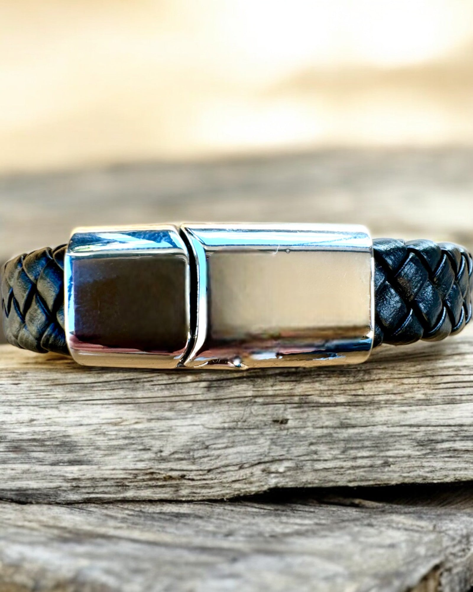 Pulsera Masculina "SkyRider" – Estilo de Cuero con Carácter - posibilidad de personalización con grabado