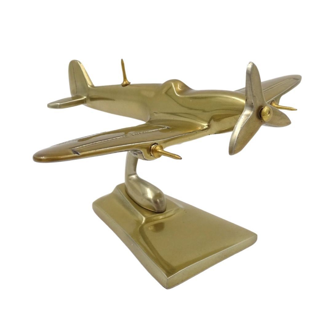 Modelo de avión Spitfire dorado WWII caza con opción de grabado personalizado – elegante regalo para amantes de la aviación, hecho de aluminio, dimensiones 15 × 13 × 8 cm