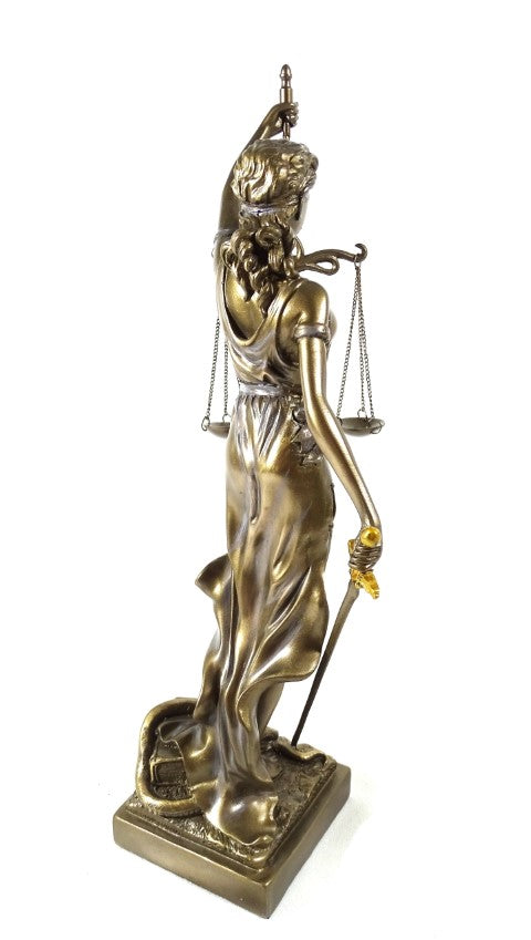 Figura de Temis de 35 cm con posibilidad de personalización con grabado - regalo elegante para abogado, juez o asesor legal, hecha de polyresina en color dorado con acabado antiguo