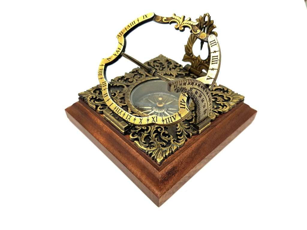 Reloj solar de latón Habsburgo H30 con opción de personalización con grabado, ideal para regalo, en elegante estilo augsburgués, altura 10 cm, sobre base de madera