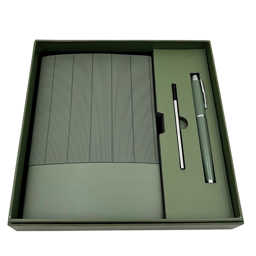 Set de Regalo Elegante con Grabado Personalizado - Cuaderno de Piel A5 en Verde Oliva con Bolígrafo y Recambio en Caja Estética de Regalo