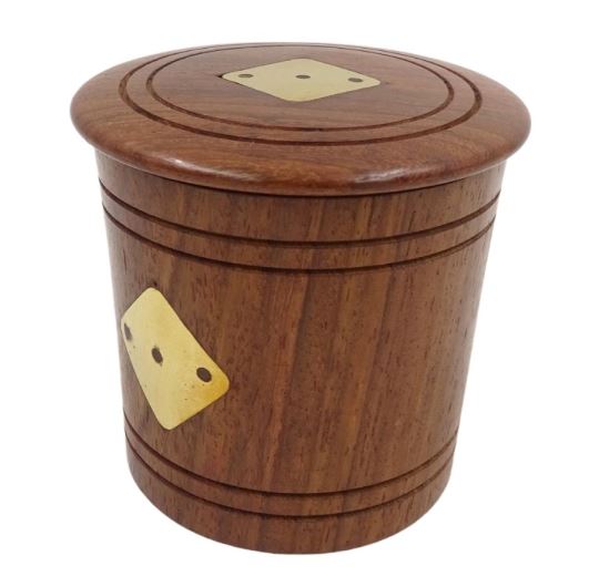 Dados de madera para juego en barril con grabado – regalo personalizado de acacia, altura 7 cm, diámetro 8 cm, para mayores de 14 años