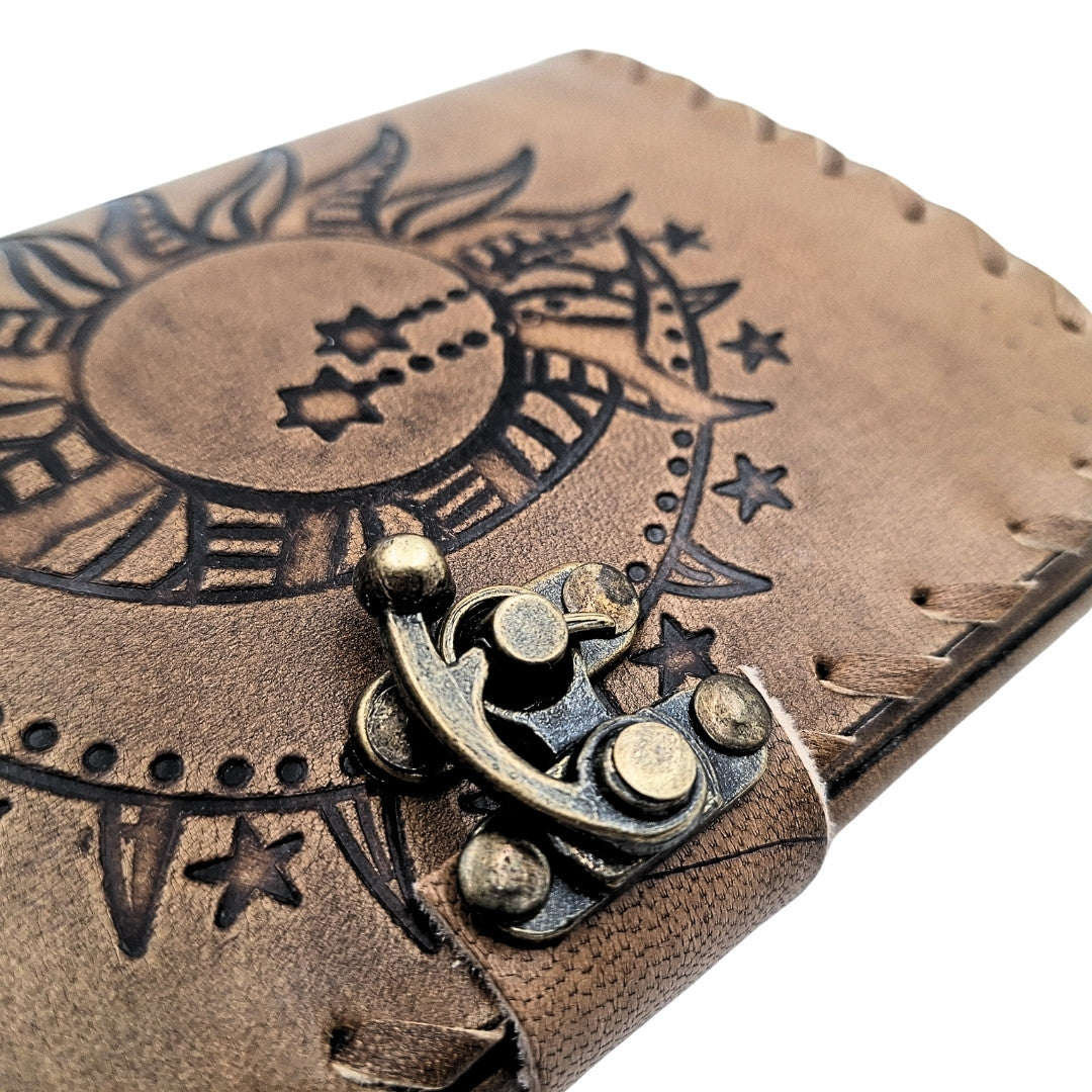 Cuaderno de cuero retro Sol y Luna de 200 páginas con posibilidad de personalización con grabado, beige y marrón, ideal para regalo a artistas o amantes de la magia cotidiana