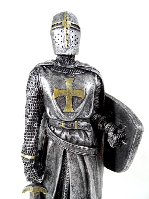 Figura de caballero cruzado de 30 cm con grabado