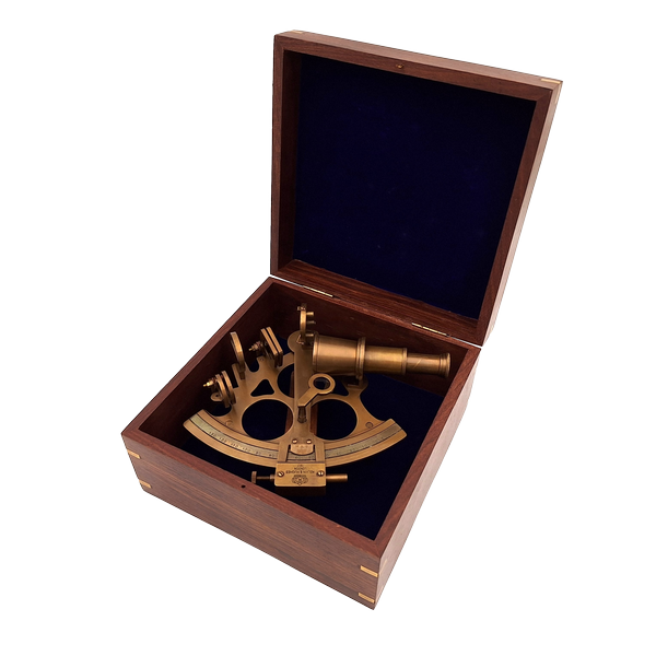 Gran sextante de latón en una elegante caja de madera con posibilidad de personalización mediante grabado