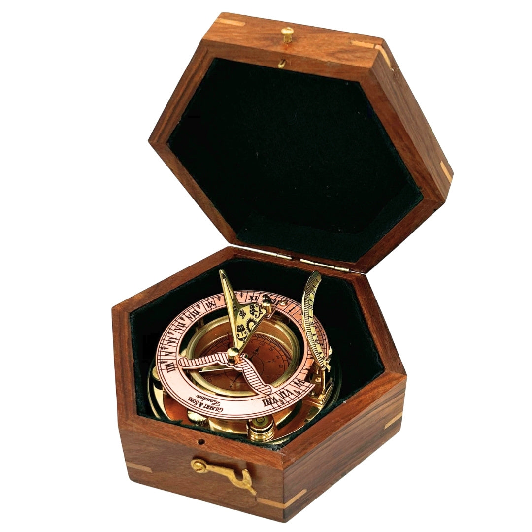 Brújula de latón con reloj de sol en elegante caja de madera - regalo ideal con opción de personalización con grabado - estilo retro, fabricación clásica, alta calidad