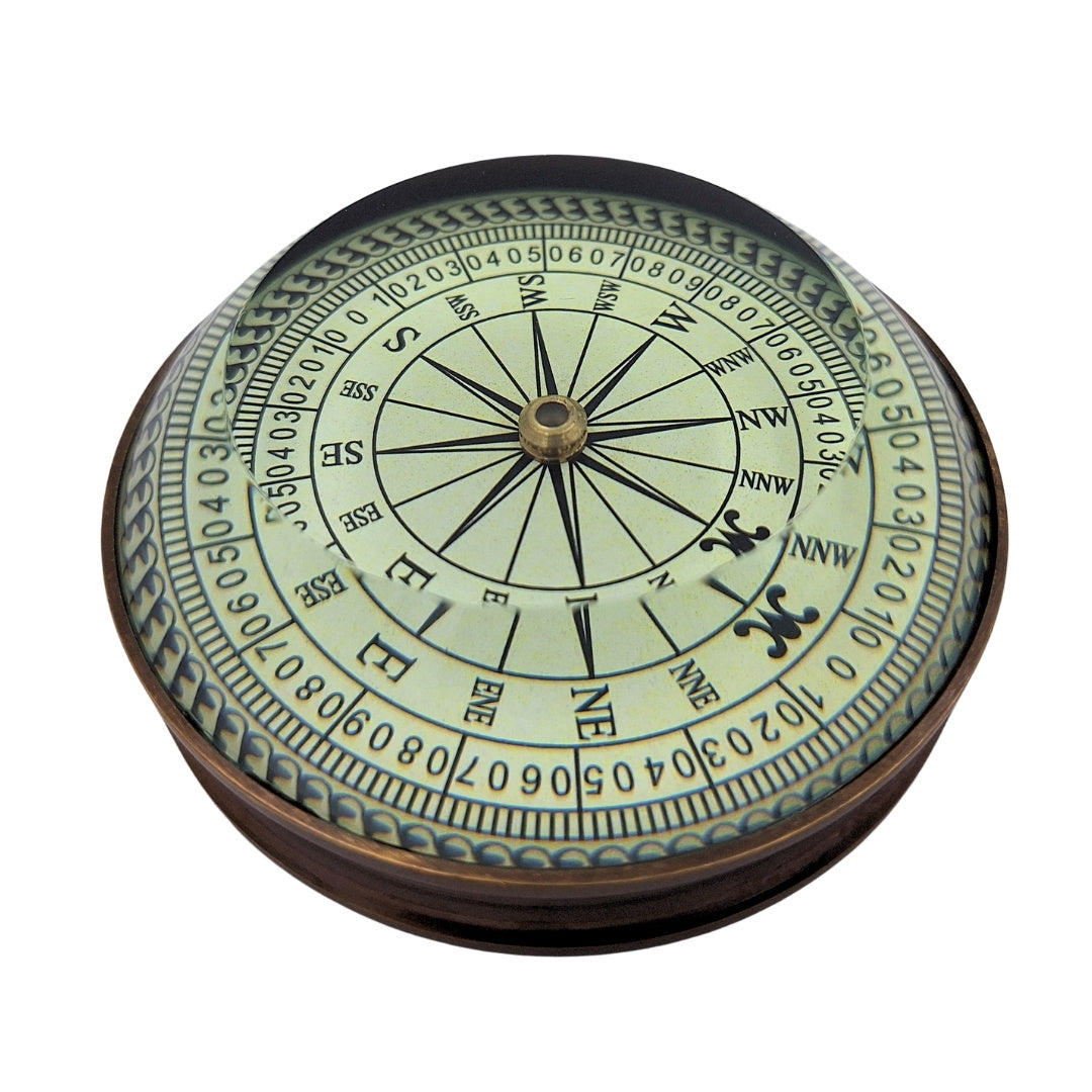Brújula de lente de latón retro réplica con grabado – regalo personalizado para viajeros, estilo marinero, dimensiones 8x8x2,7 cm, latón y vidrio, proverbio inspirador