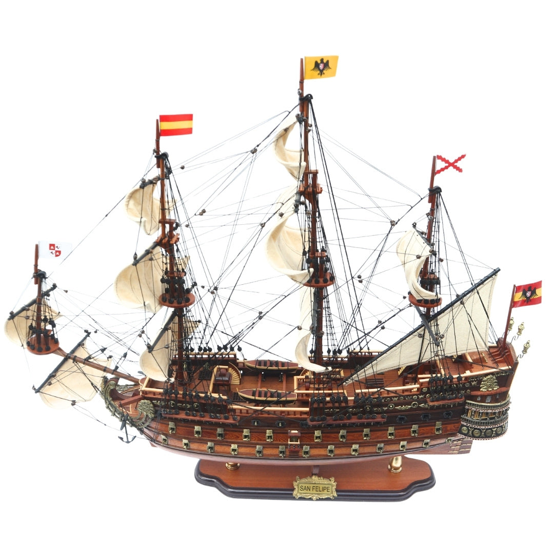 Modelo de velero del barco San Felipe de 80cm, con posibilidad de personalización mediante grabado