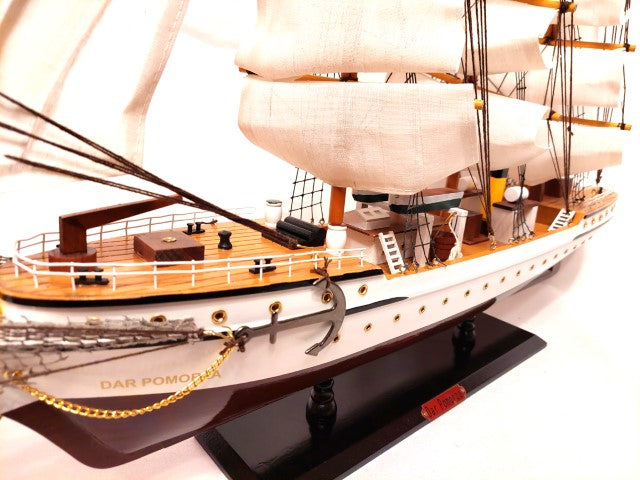 Modelo de velero Dar Pomorza de 80 cm con opción de grabado personalizado