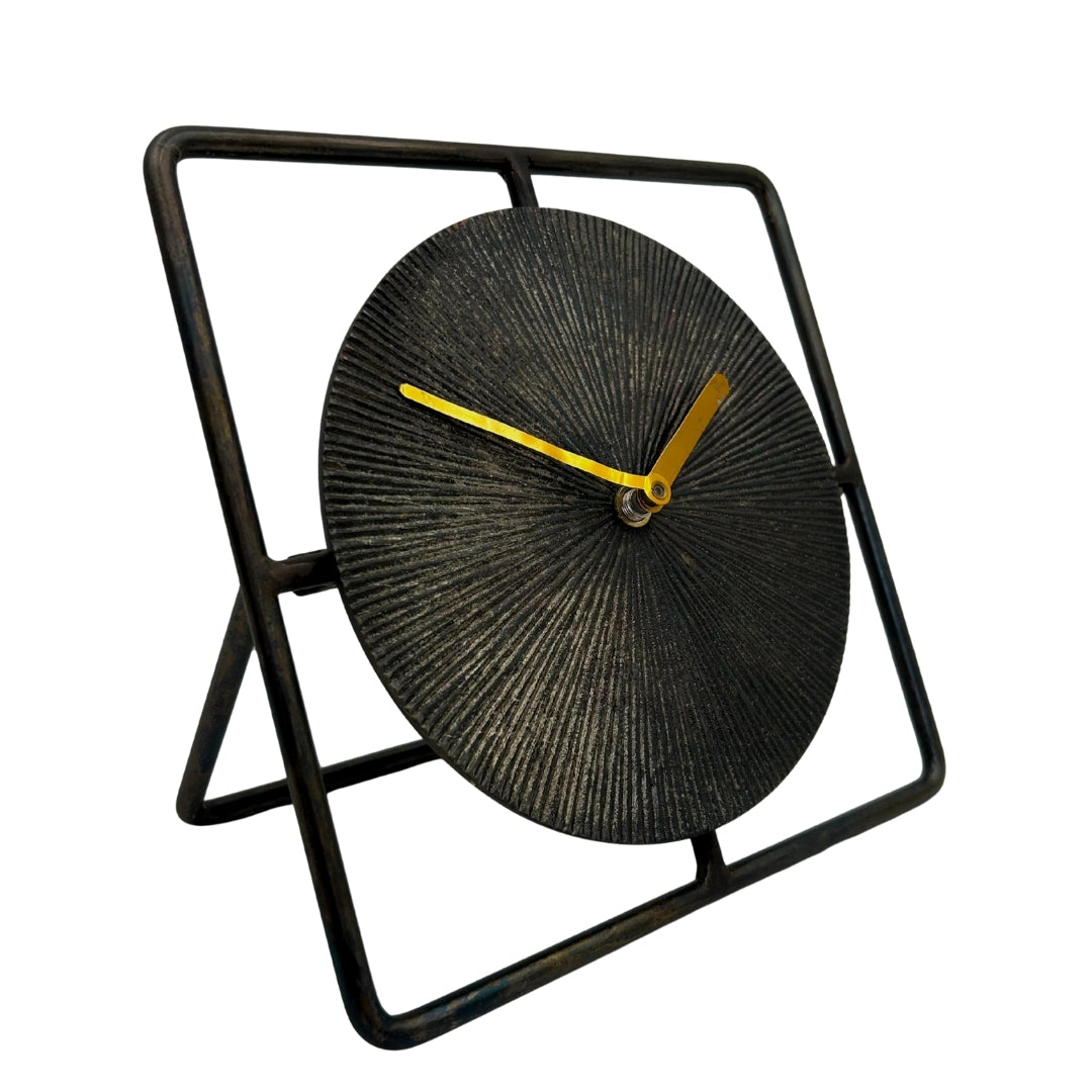 Reloj metálico redondo elegante de 20 cm en negro y dorado con posibilidad de personalización mediante grabado