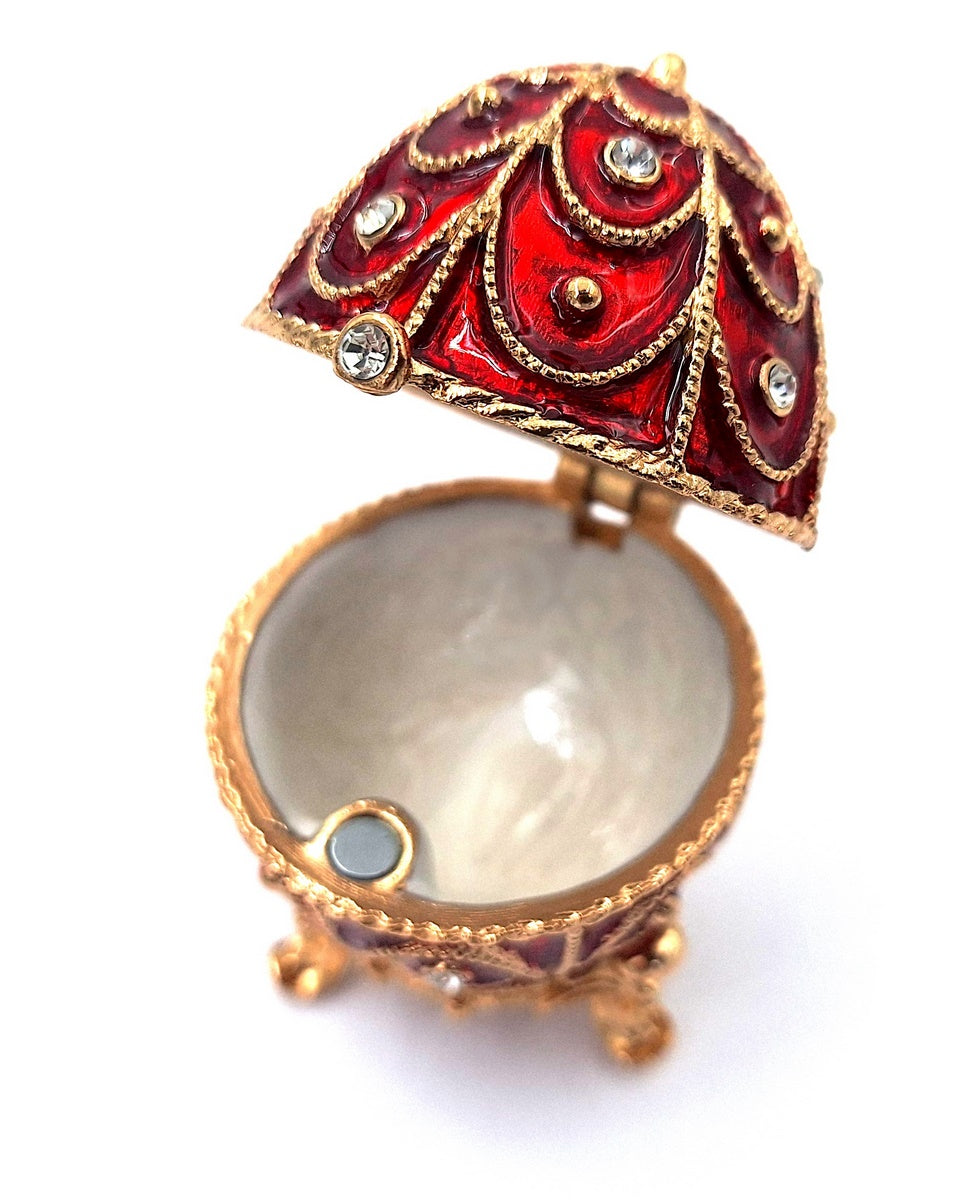 Exclusiva caja metálica Fabergé con cristales en color rojo y dorado, posibilidad de personalización con grabado, ideal para regalo, dimensiones 5,5x6,5 cm