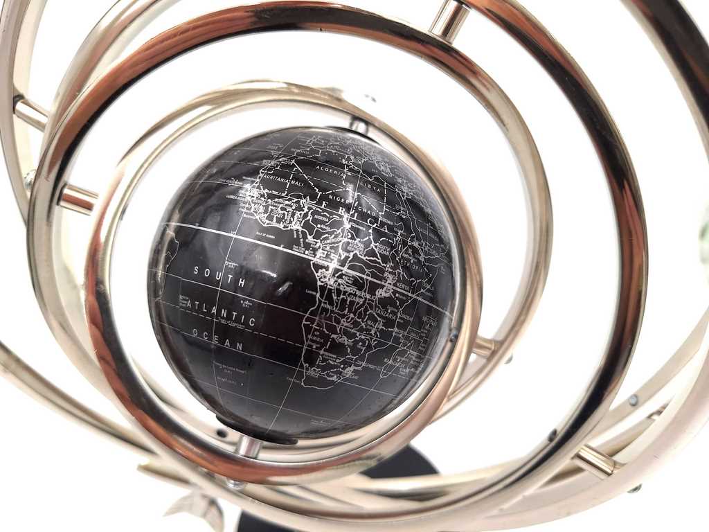 Astrolabio Esférico con Globo de 44,5 cm en Color Plateado con Posibilidad de Personalización con Grabado