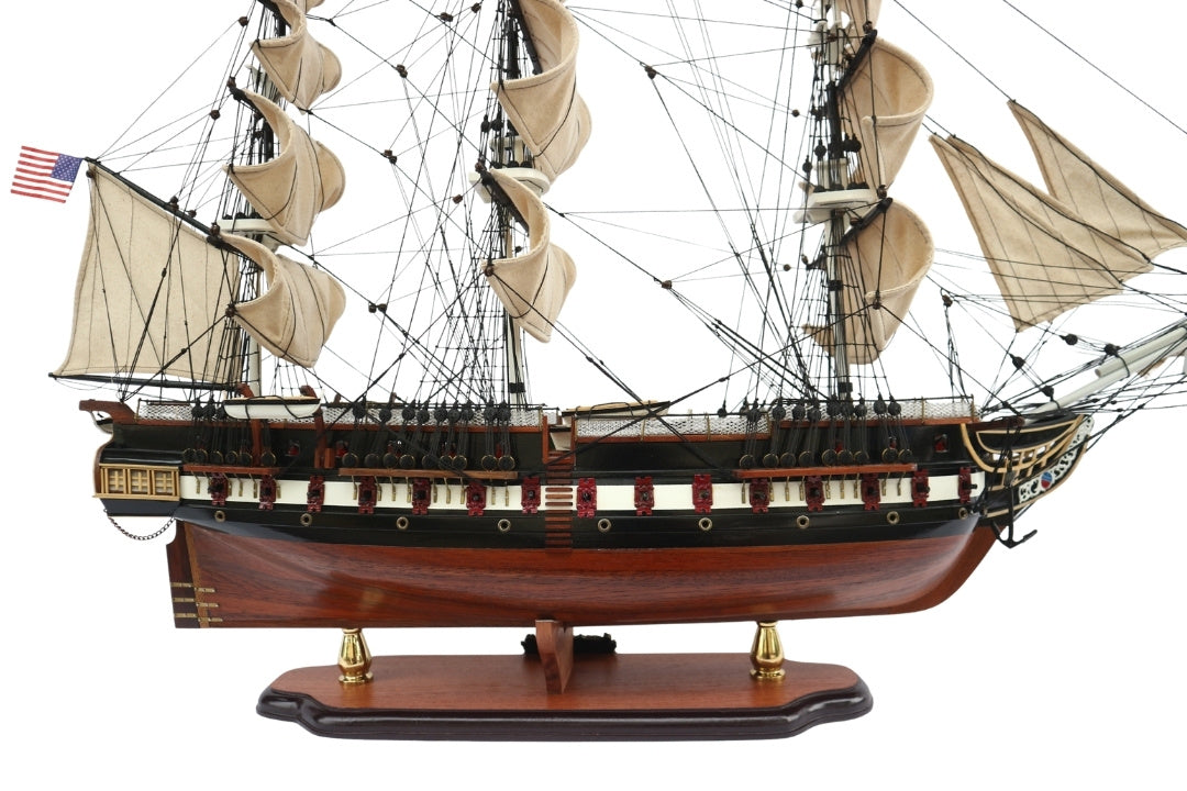 Gran modelo exclusivo del velero USS Constitution de 100cm con posibilidad de personalización mediante grabado