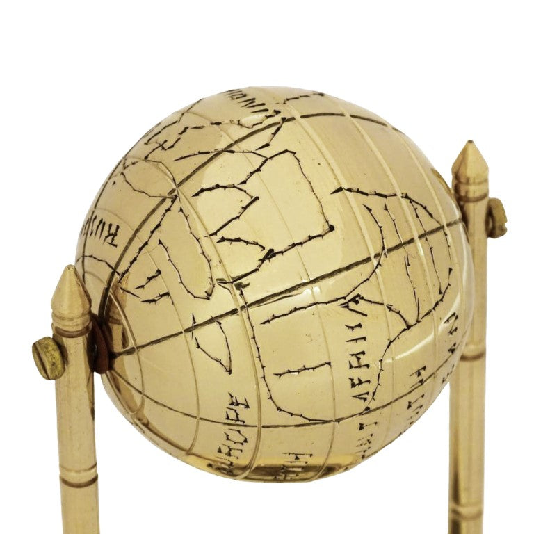 Globo decorativo de latón con brújula y posibilidad de personalización con grabado, dorado, altura 12,5 cm
