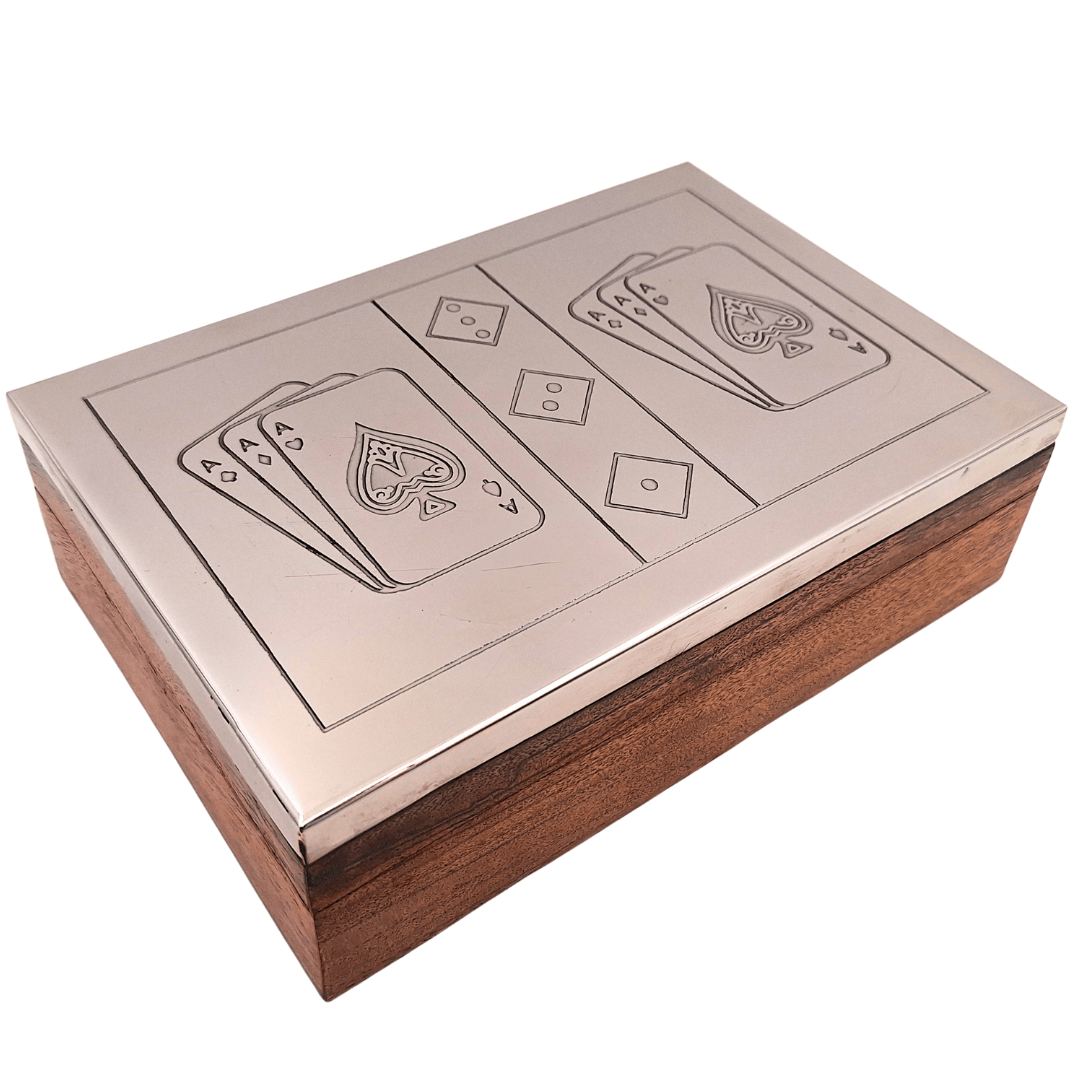 Elegante Set de Juegos con Dos Barajas de Cartas y Dados en Caja de Madera con Tapa de Aluminio