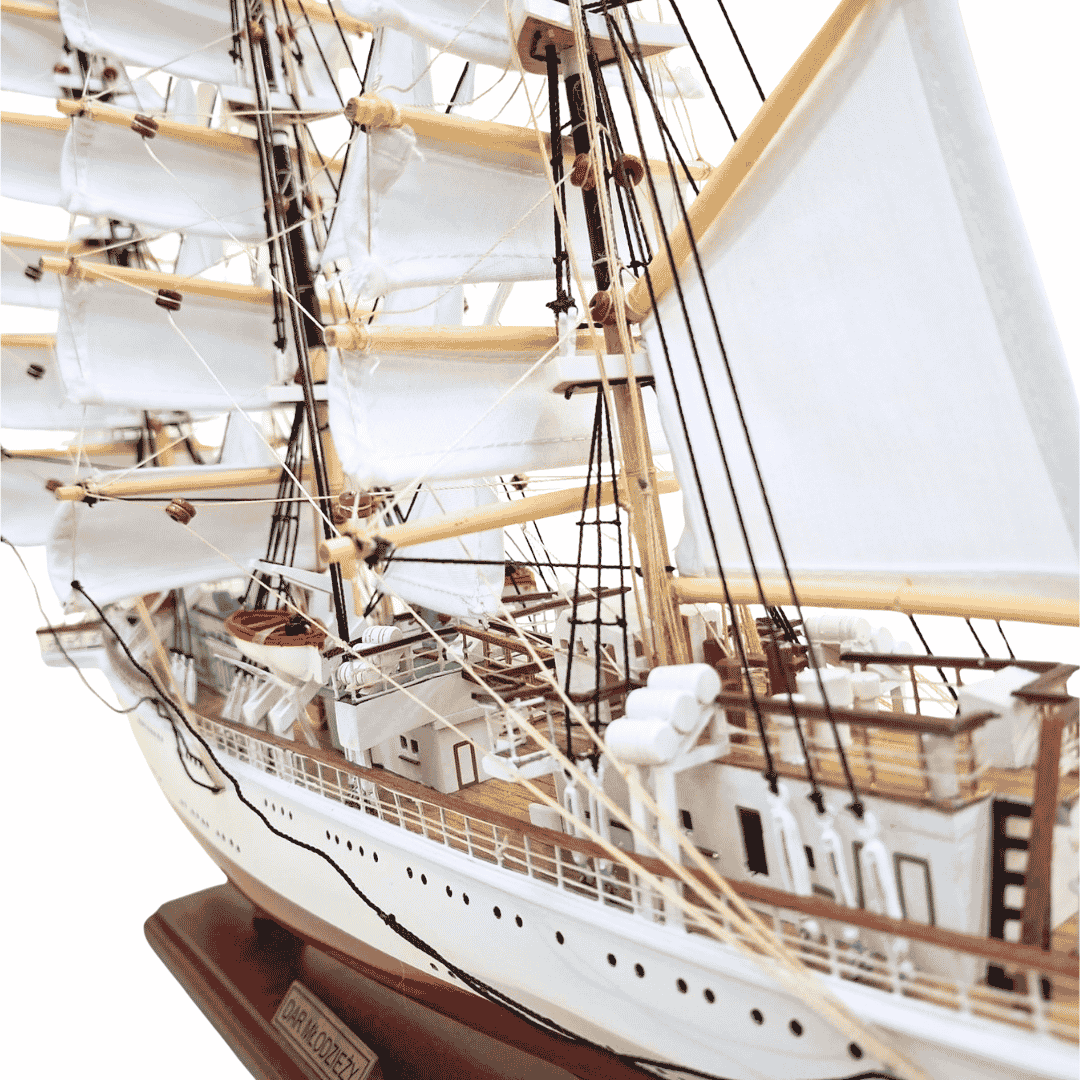 Modelo exclusivo de velero del barco Dar Młodzieży XXL de 71 cm, con posibilidad de personalización mediante grabado