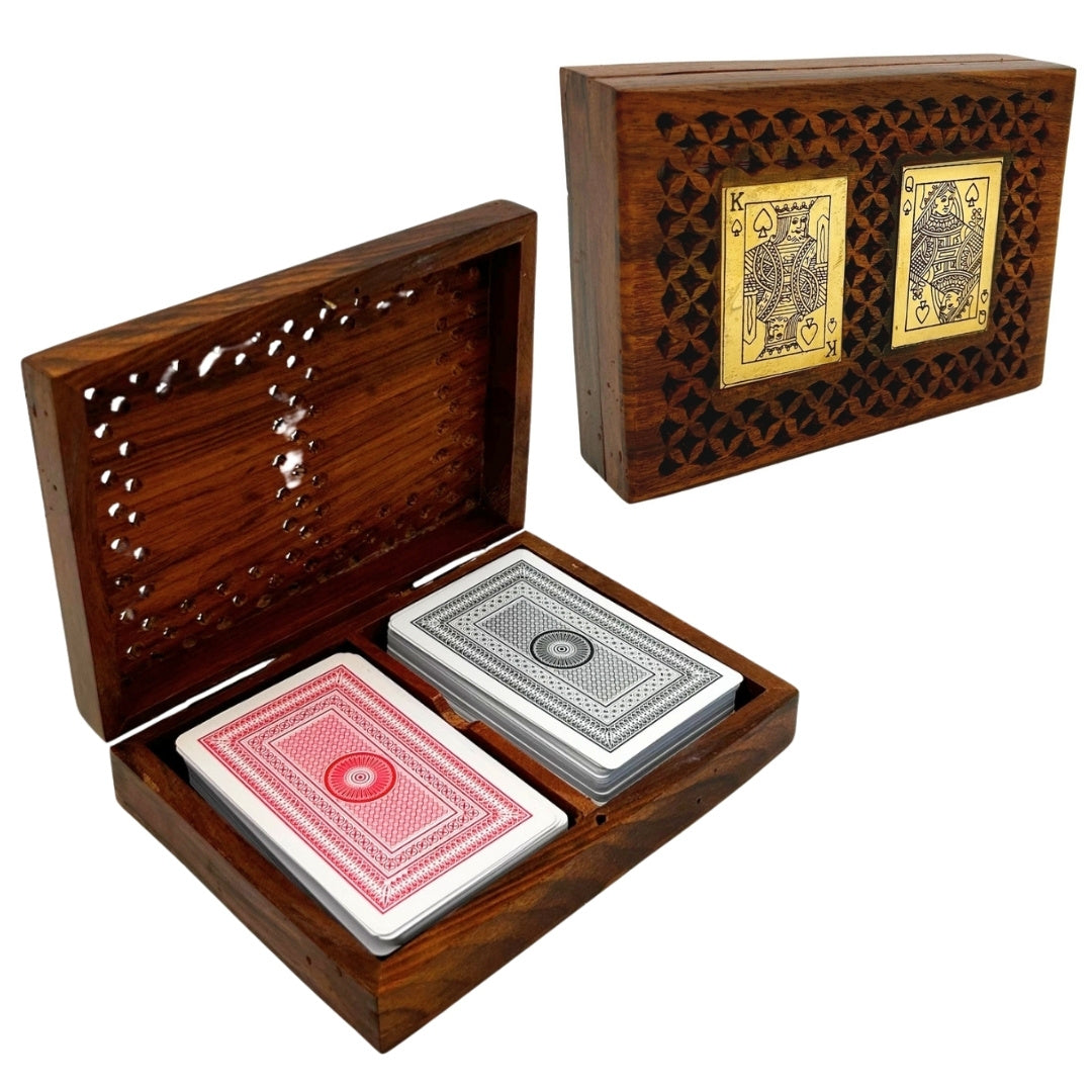 Elegante set de dos barajas de cartas en caja de madera con opción de personalización con grabado