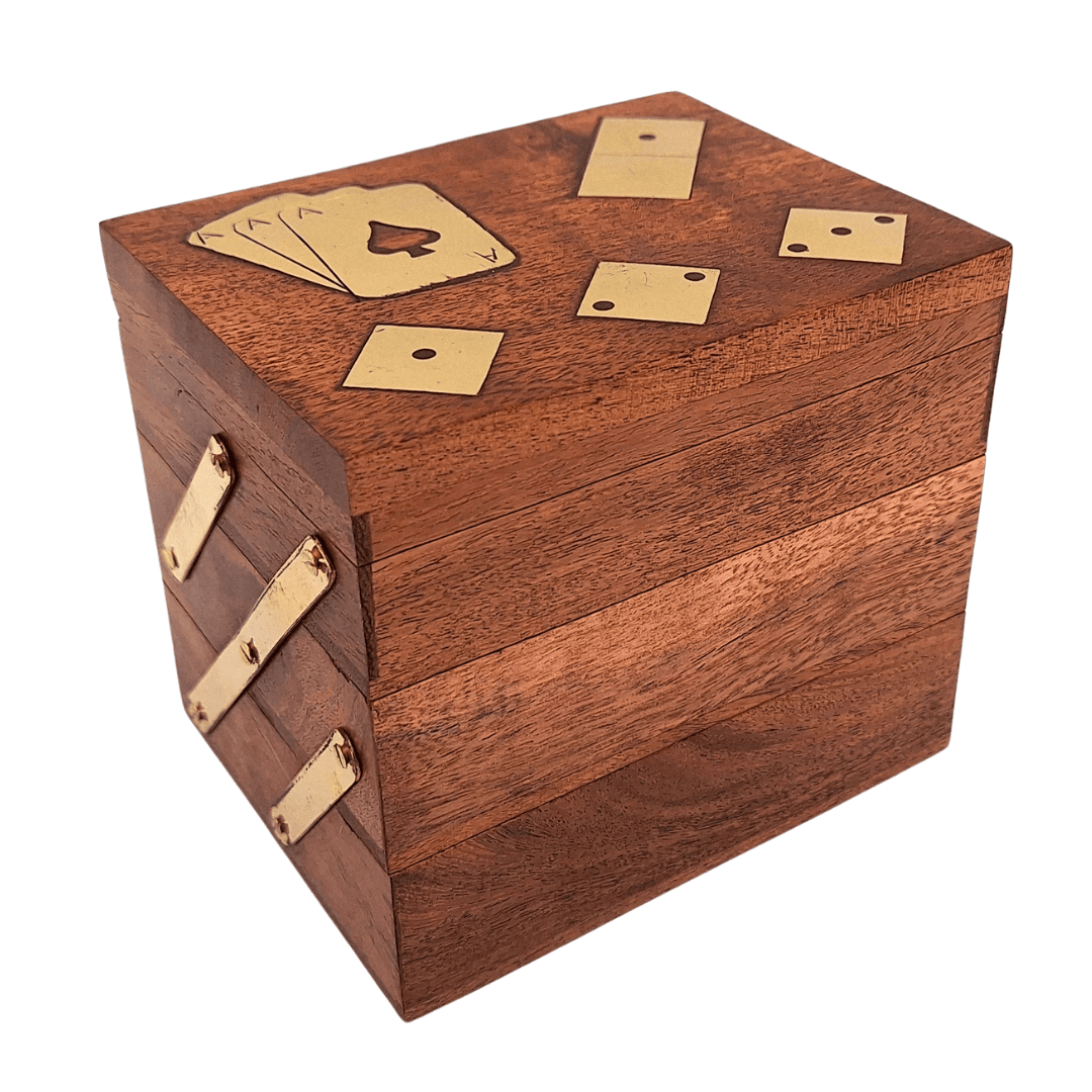 Elegante Set de Juegos 3 en 1 con Grabado Personalizado - Cartas, Dados, Dominó en Caja de Madera con Adornos de Latón - Regalo Ideal para Amantes de los Juegos - Medidas 12 x 9,5 x 10,5 cm