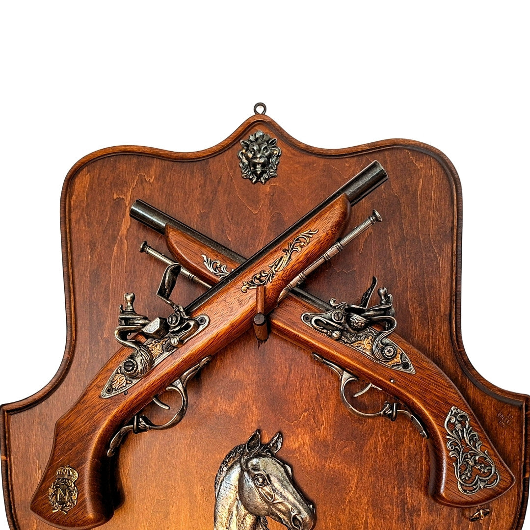 Réplica de pistolas de chispa en soporte de madera con opción de grabado personalizado – Regalo ideal para amantes de la historia y coleccionistas – Alta calidad, construcción sólida, diseño elegante 45x44 cm