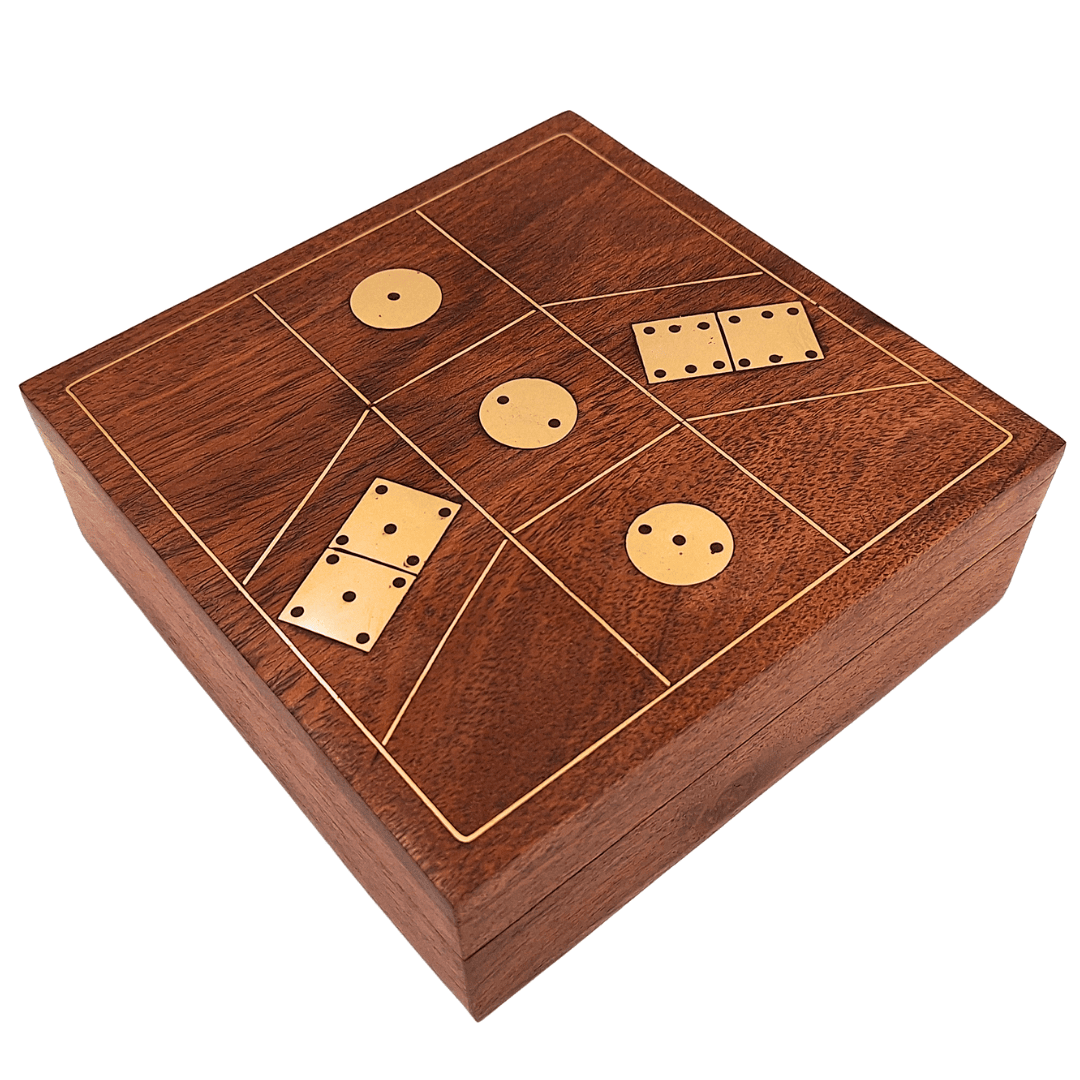 Elegante Set de Juegos en Caja de Madera con Grabado